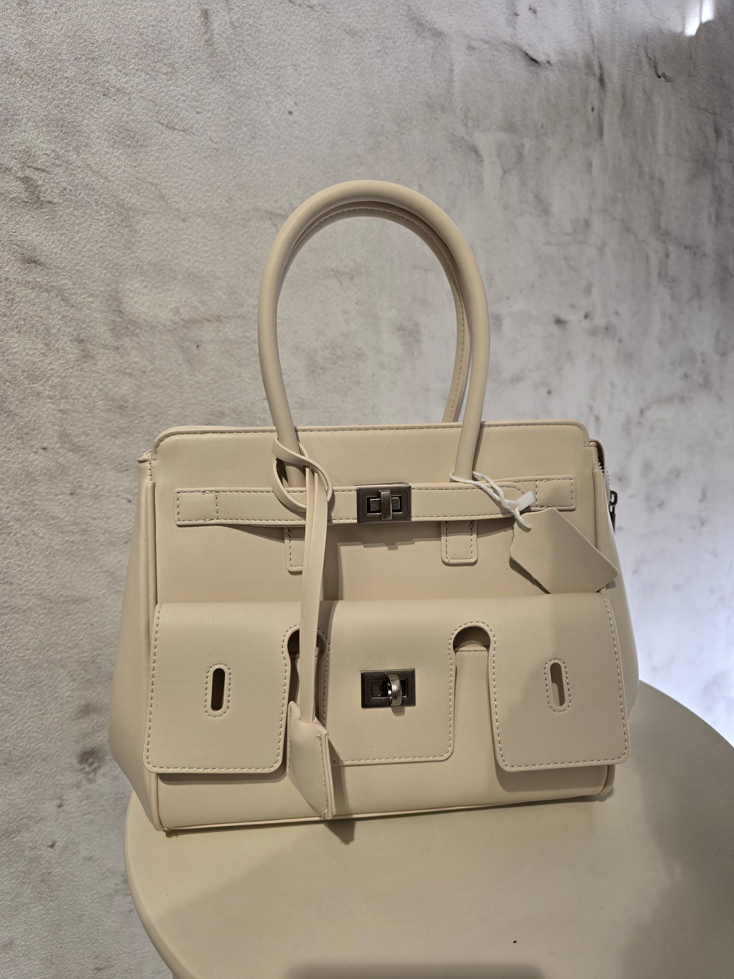 Дамска чанта от еко кожа-крема малък размер