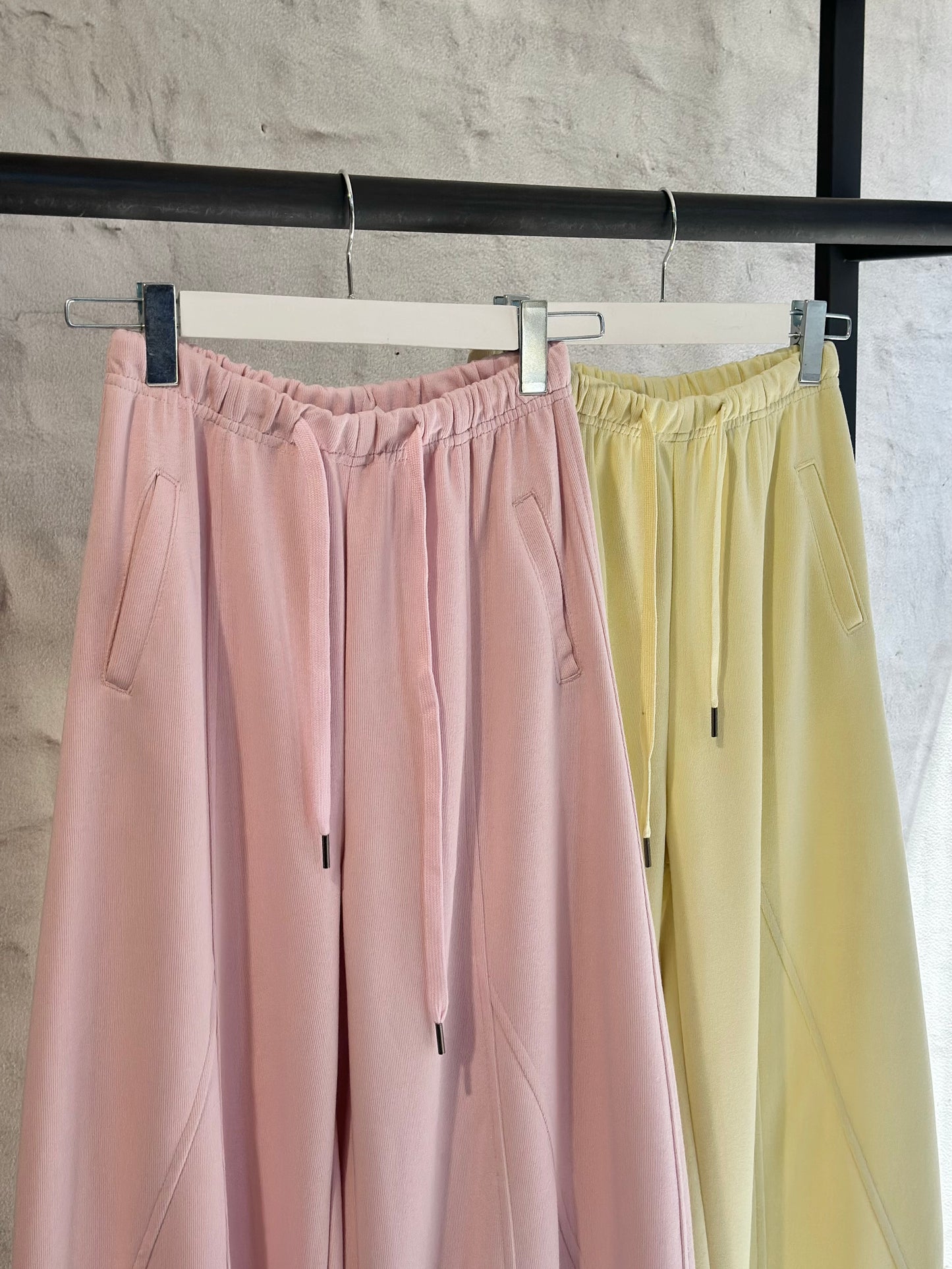 Дамско долнище Comfort Fit жълто