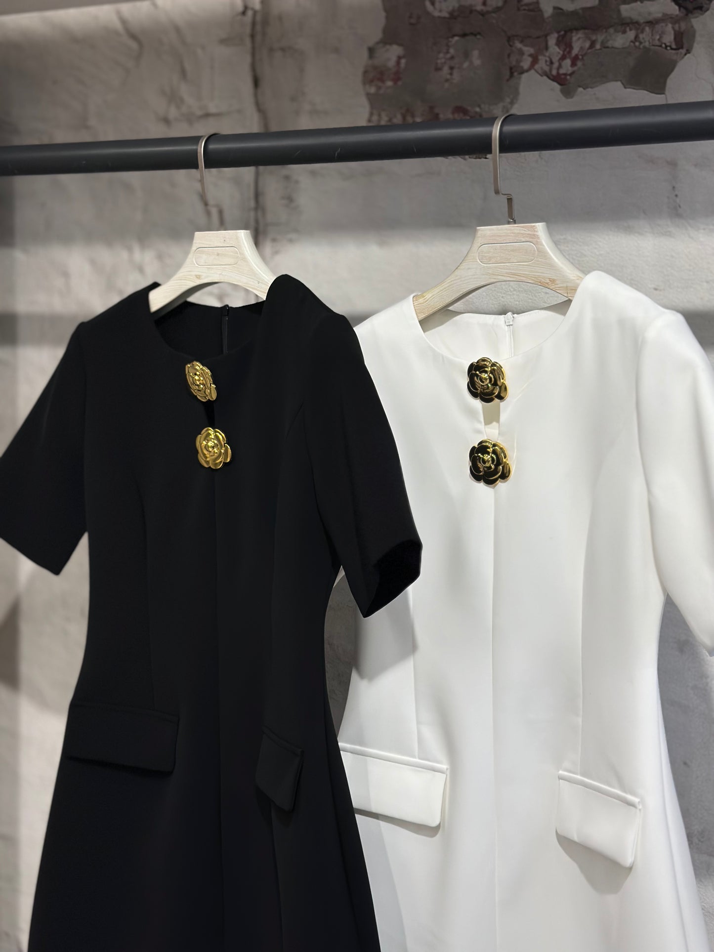 Дамска коктейлна рокля-бяла