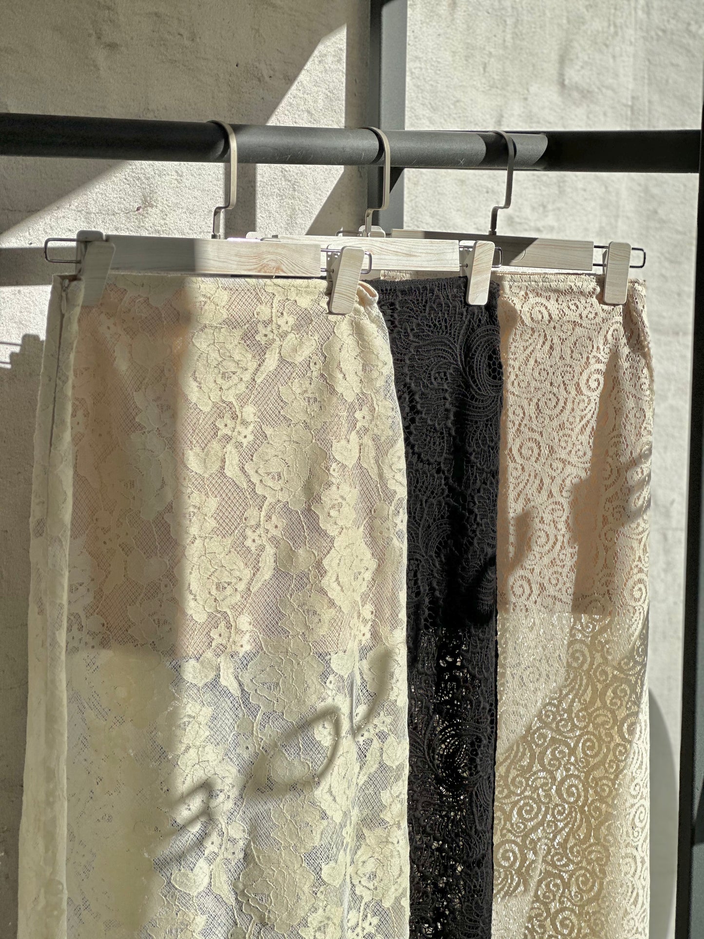 Дантелена ефирна пола