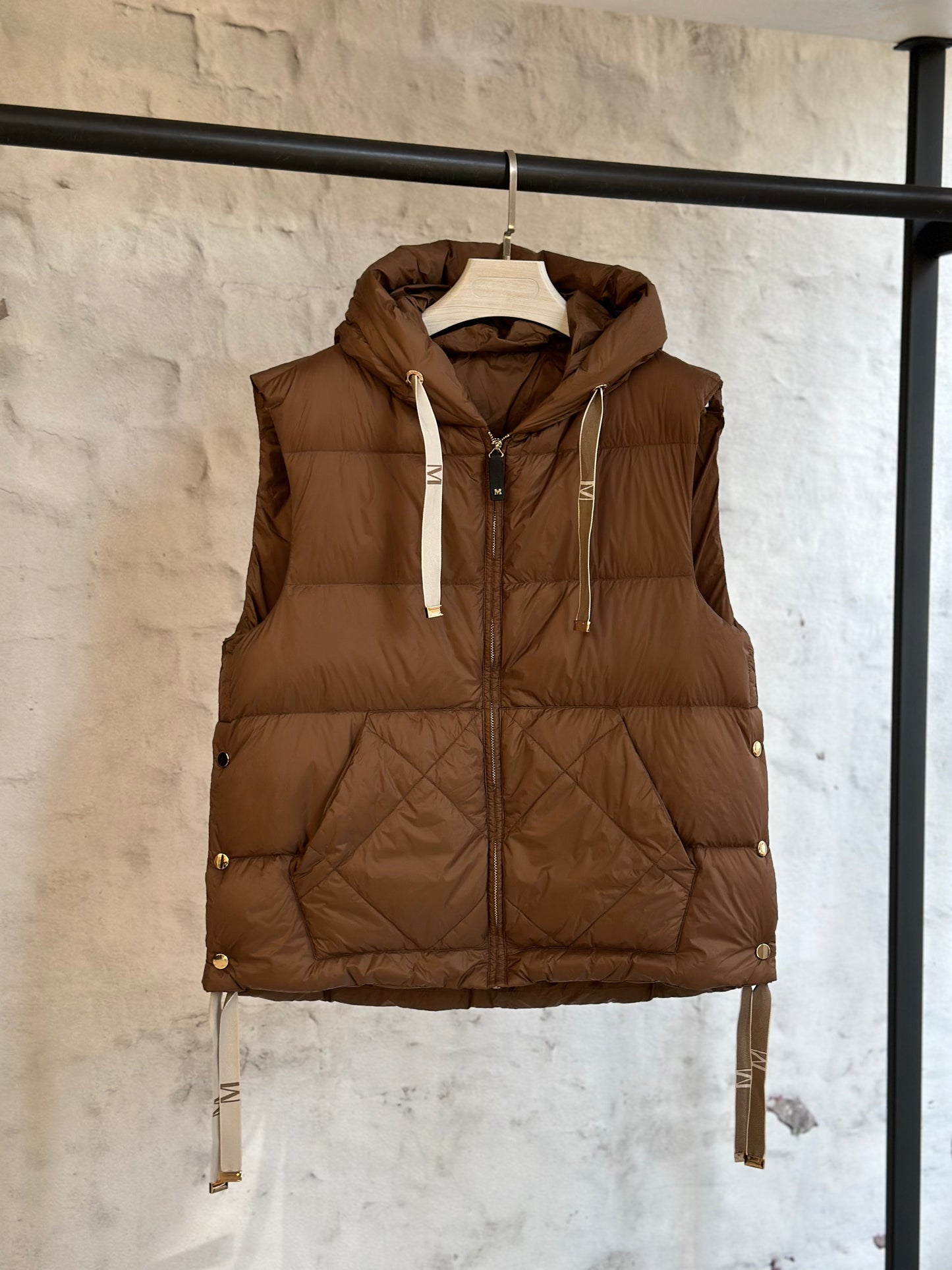 Дамски елек- къс, черен