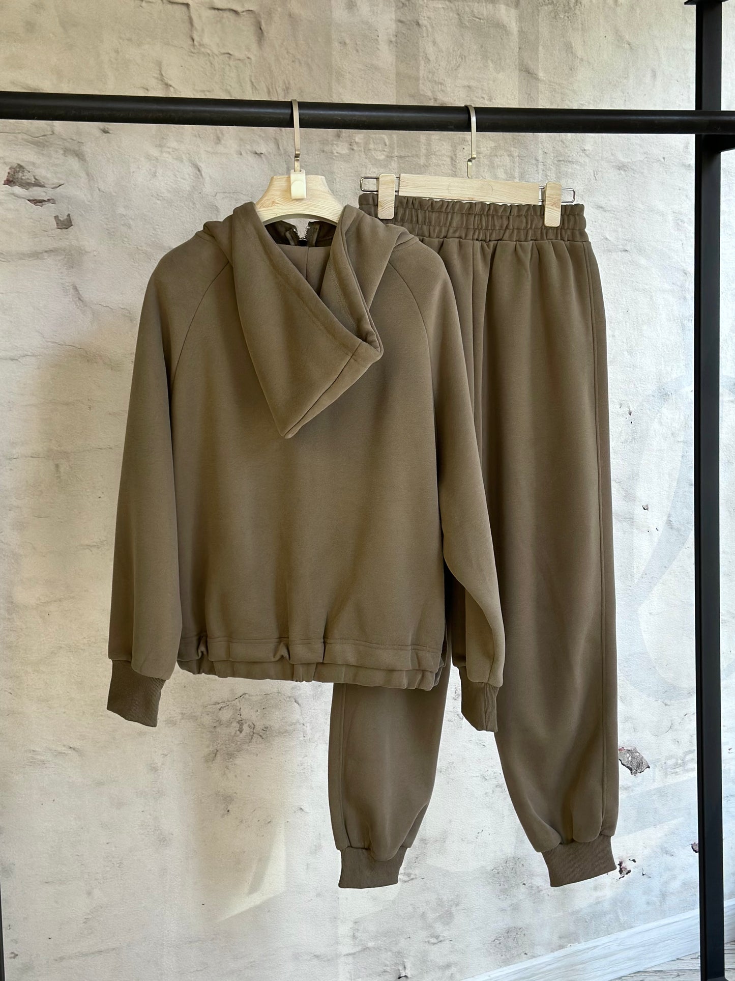 Дамски спортен екип (комплект)- кафяв