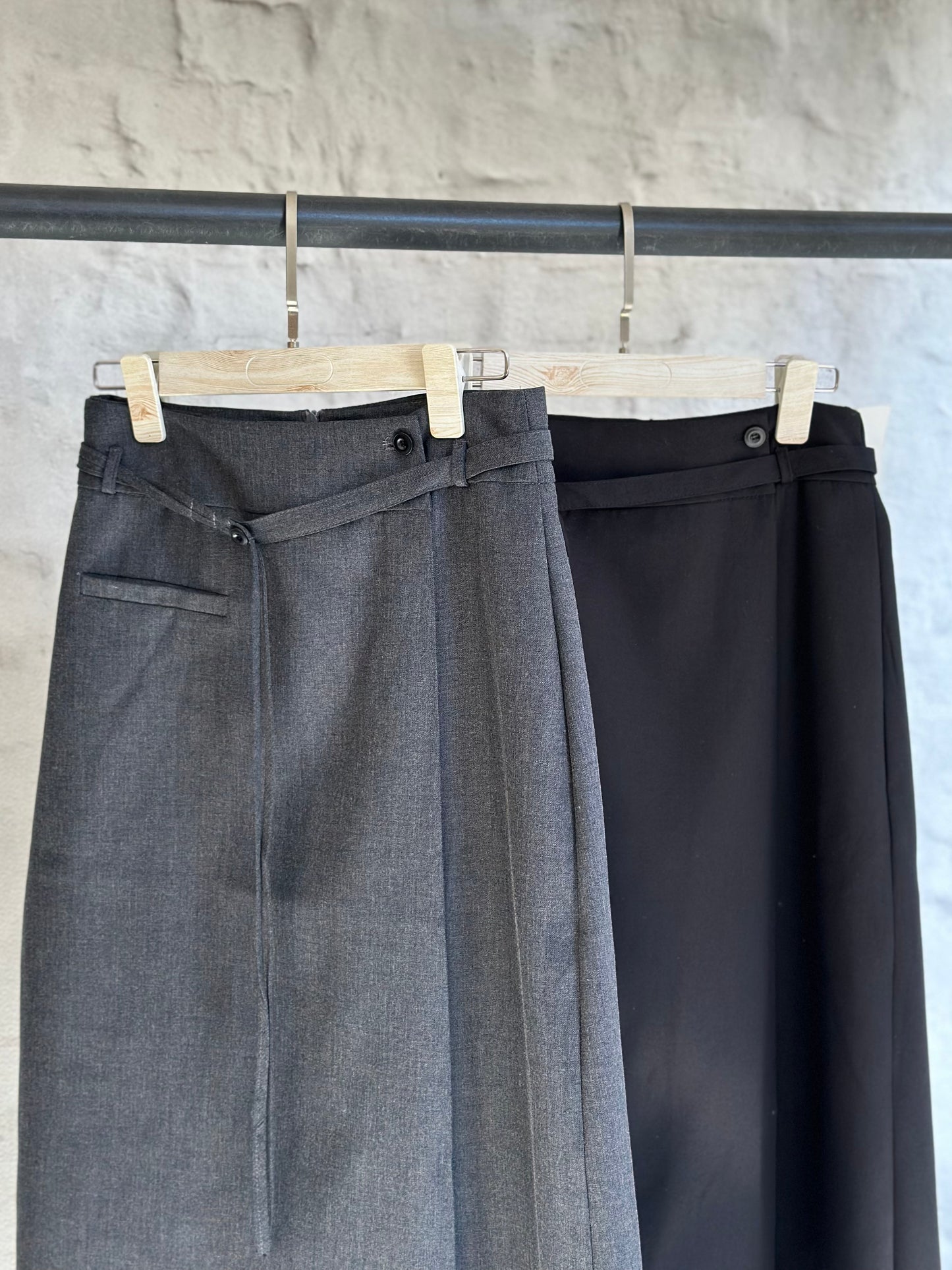 Дамска пола-графит