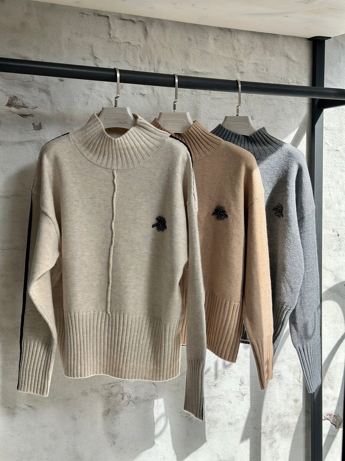 Дамско полуполо с мече- крема