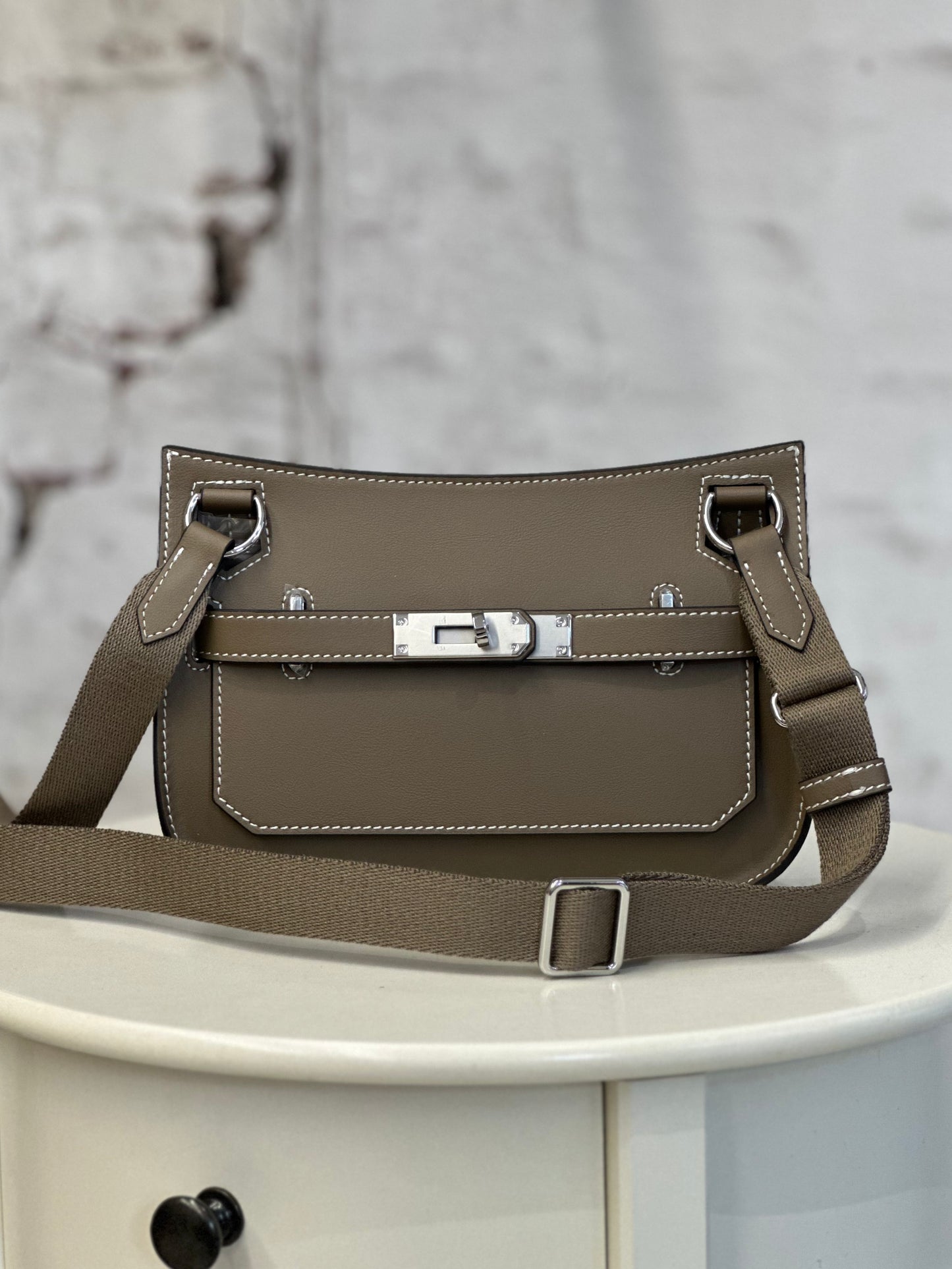 Дамска чанта от естествена кожа - черна