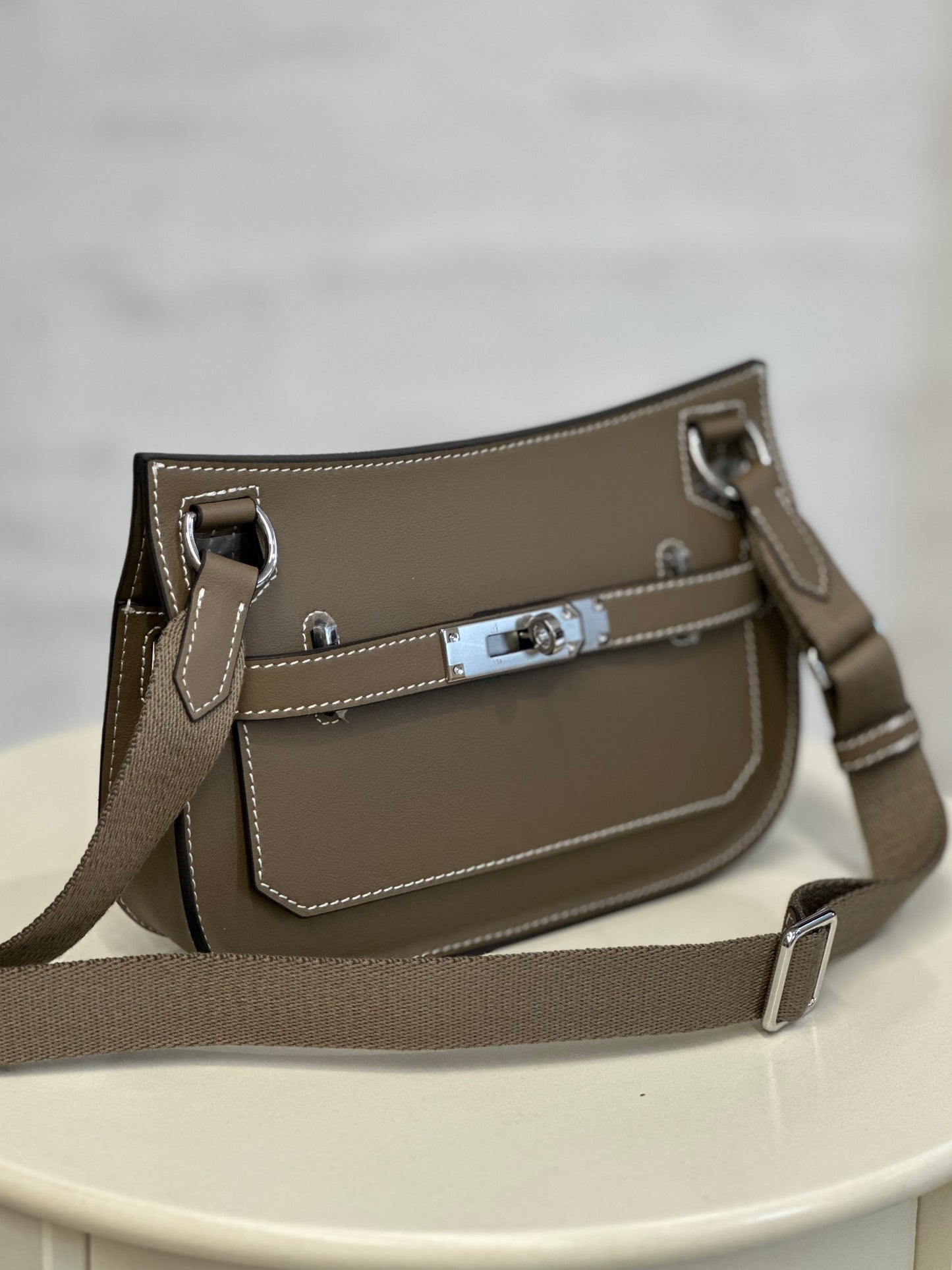 Дамска чанта от естествена кожа - кафява