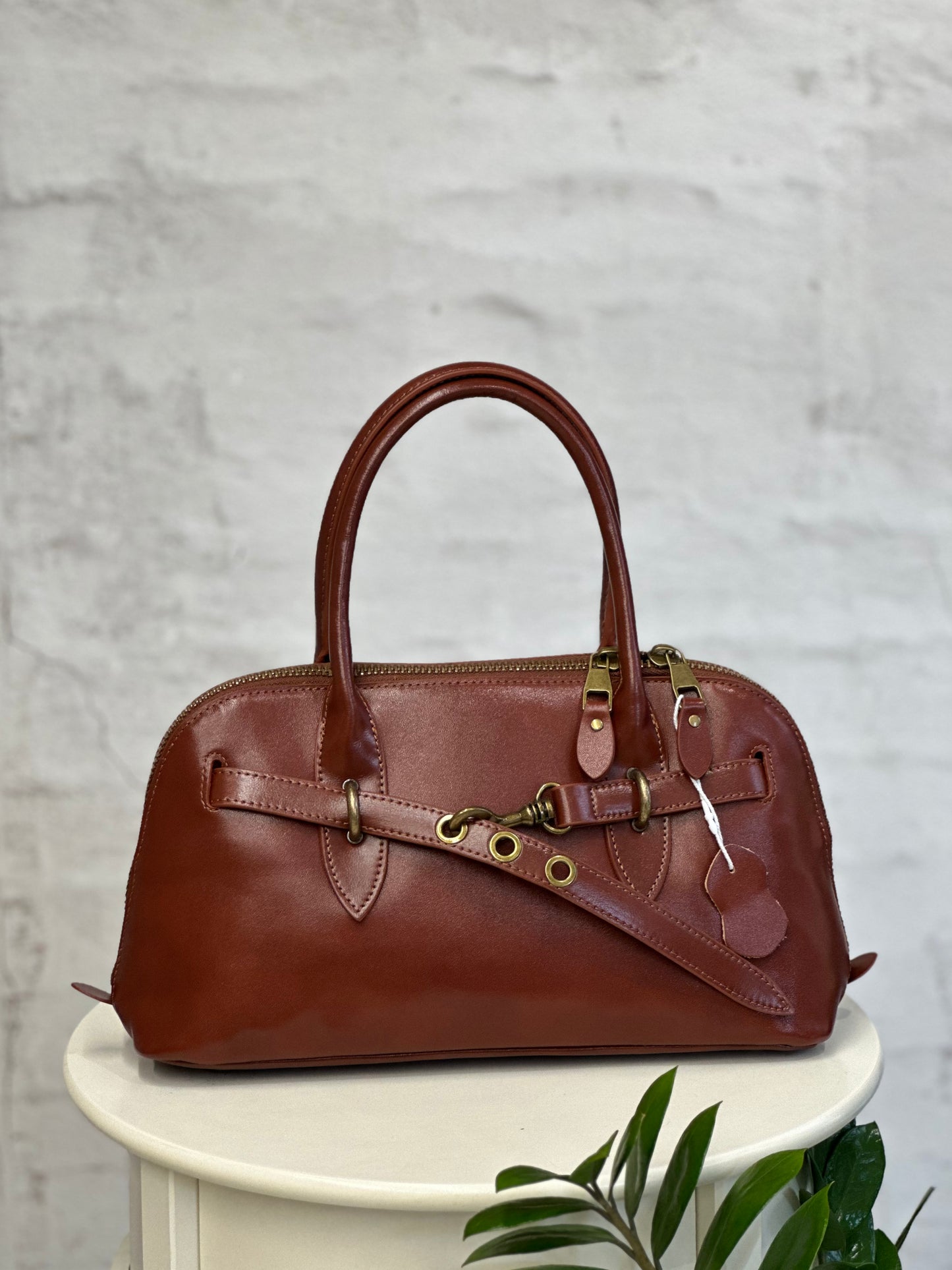 Дамска чанта от естествена кожа - черна