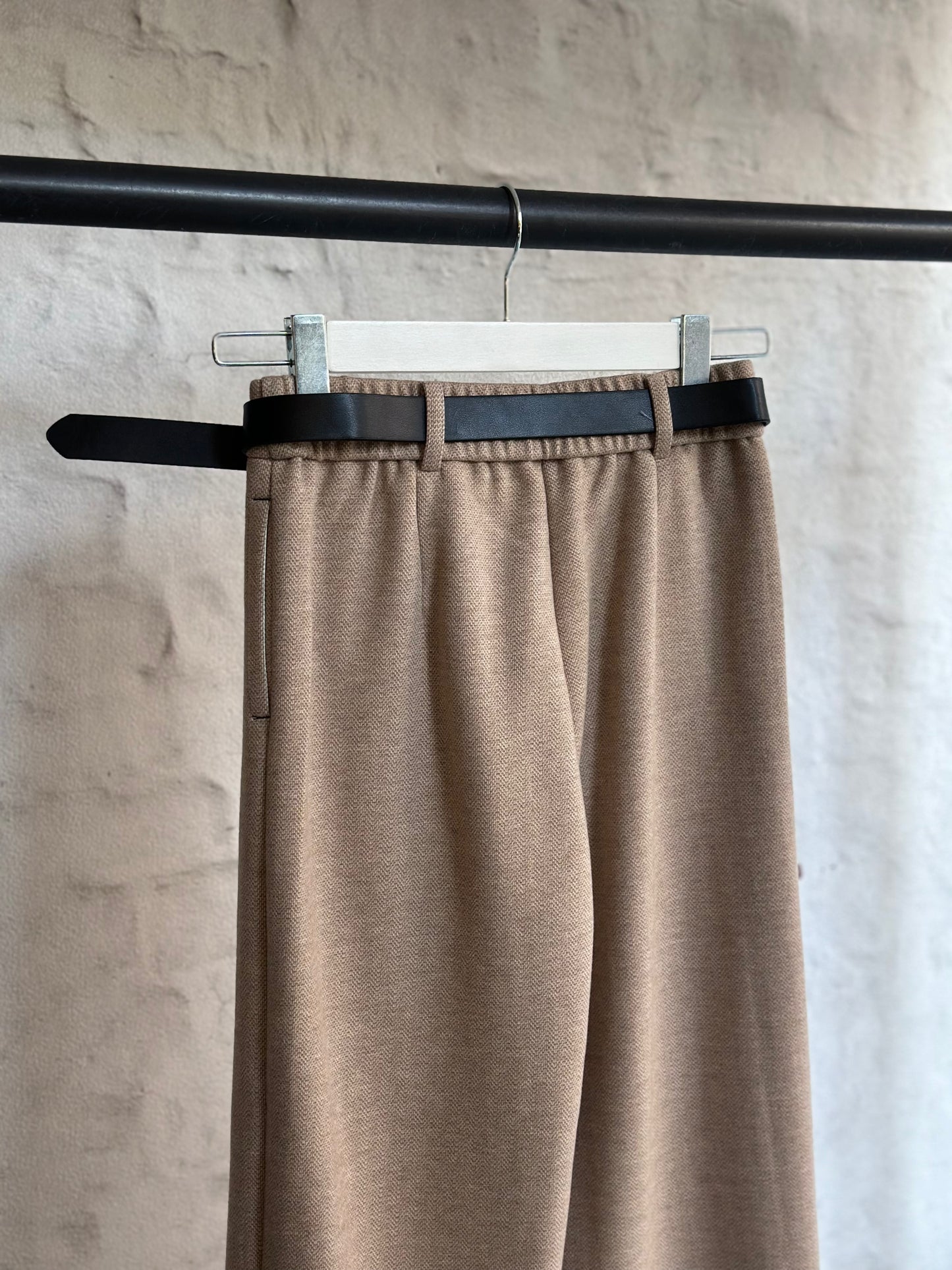 Дамски панталон-бежов