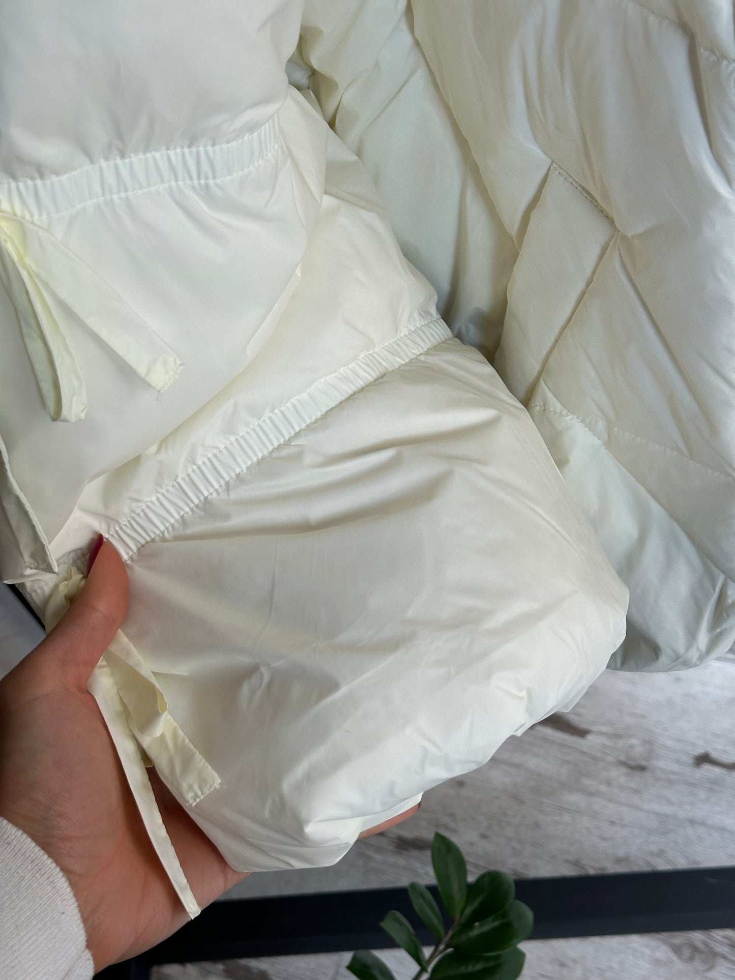 Дамско яке с гъши пух и естествен косъм- бяло