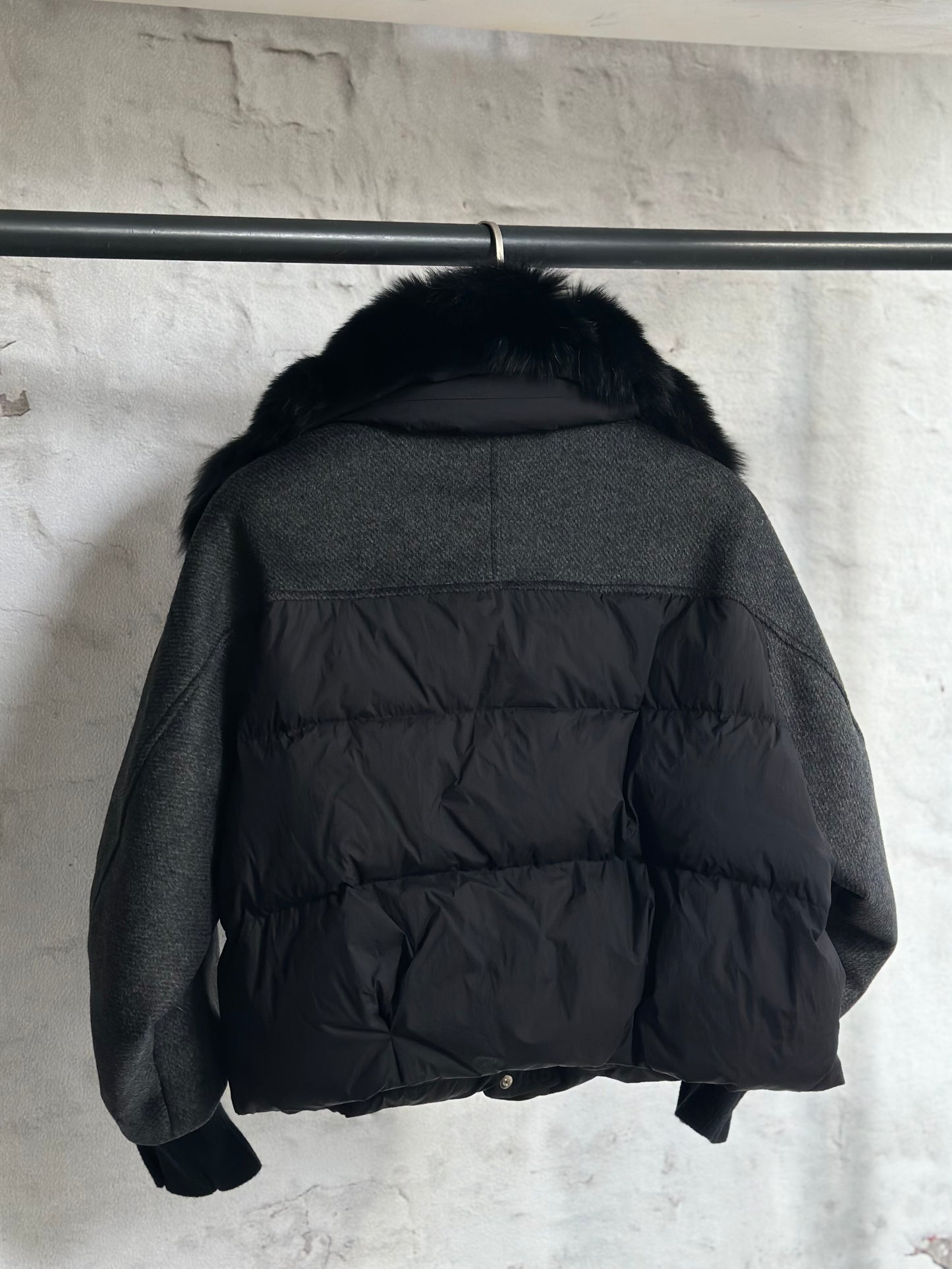 Дамско яке с гъши пух и естествен черен косъм