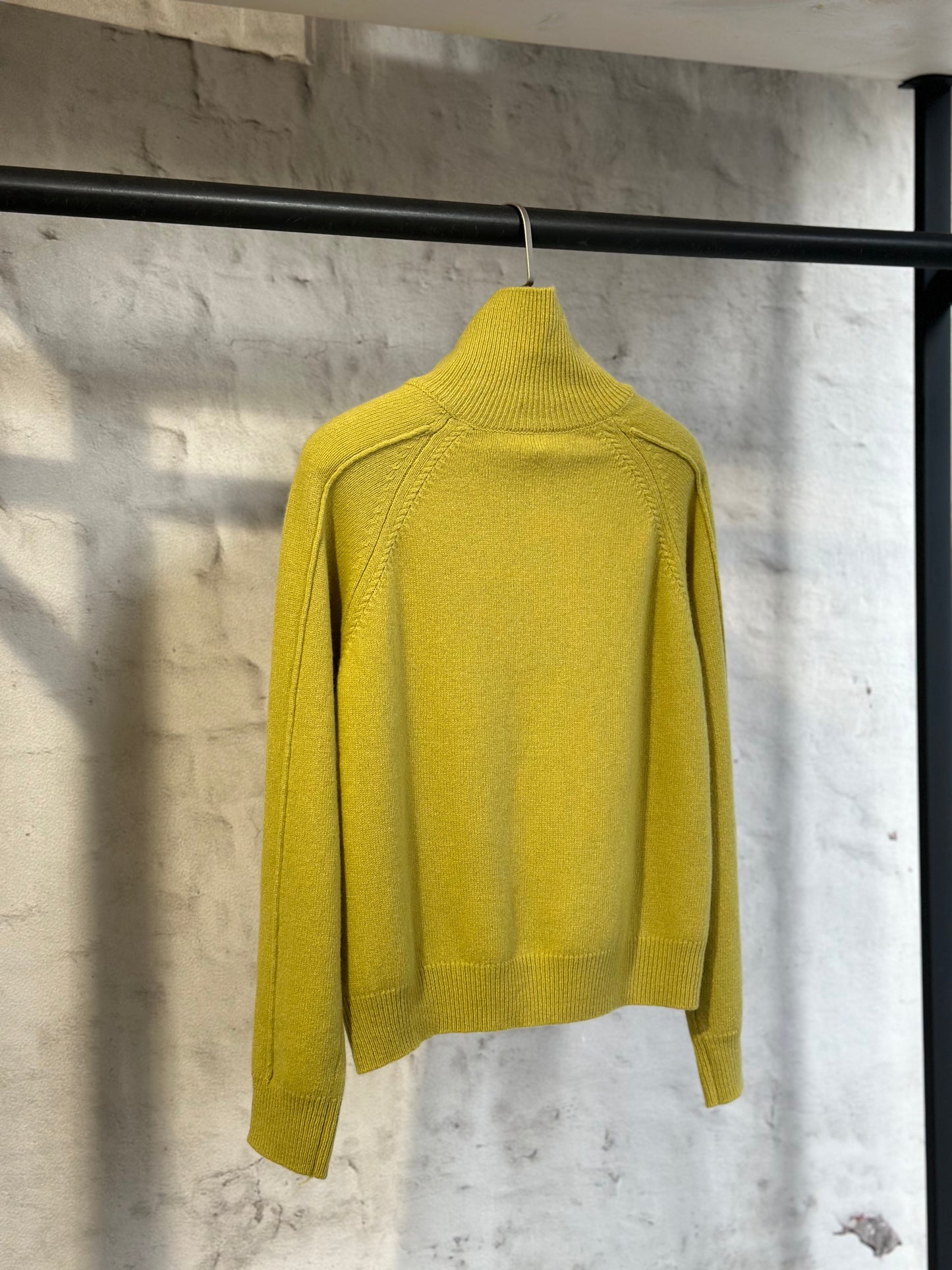 Дамски пуловер -лайм