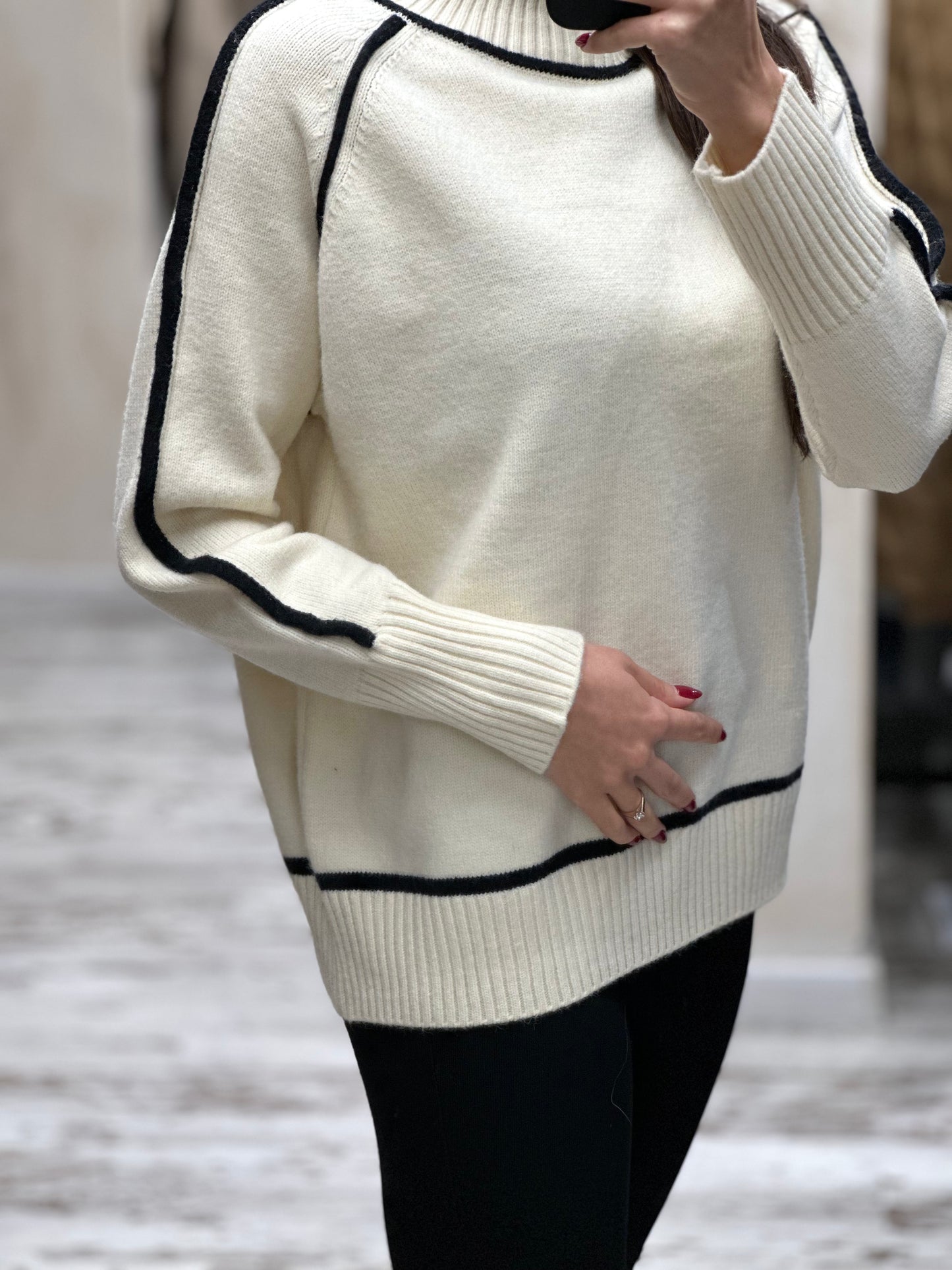 Дамски пуловер поло-крема