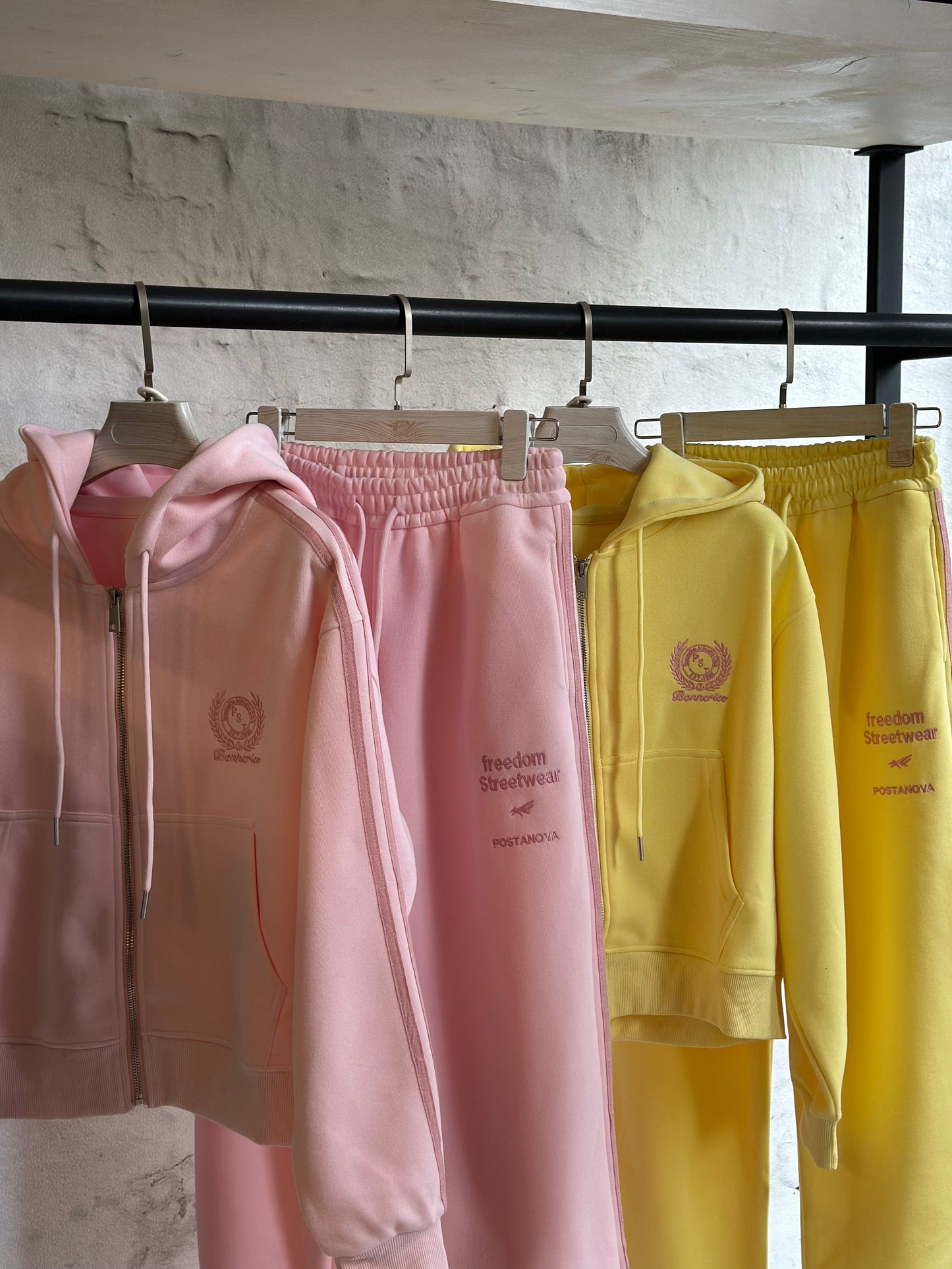 Дамски спортен екип (комплект)- жълт