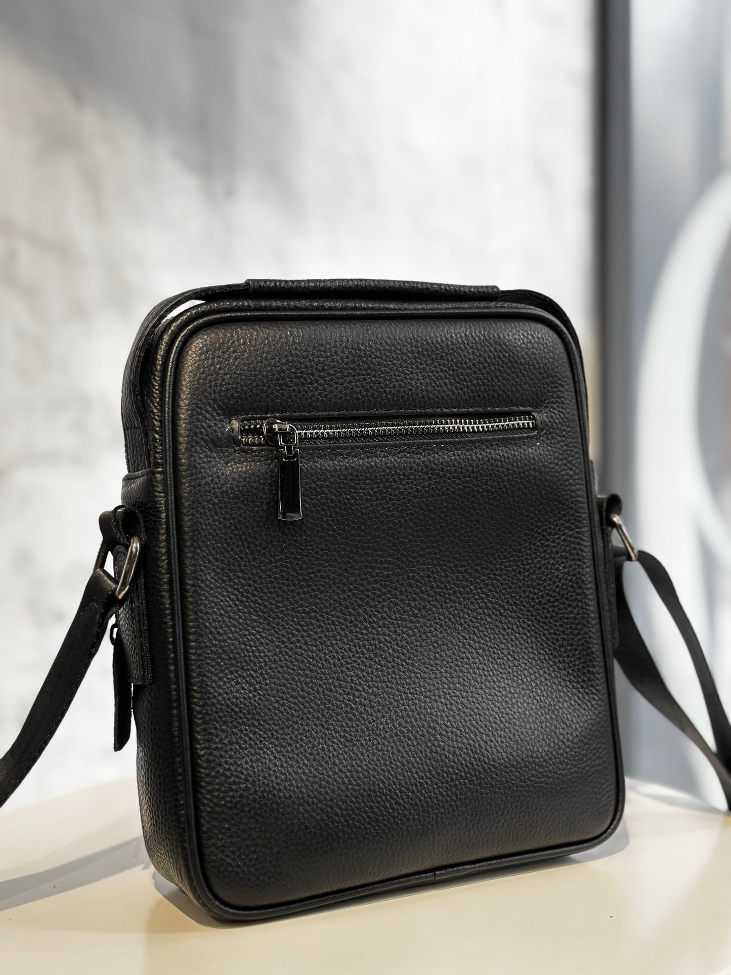 Мъжка чанта от естествена кожа