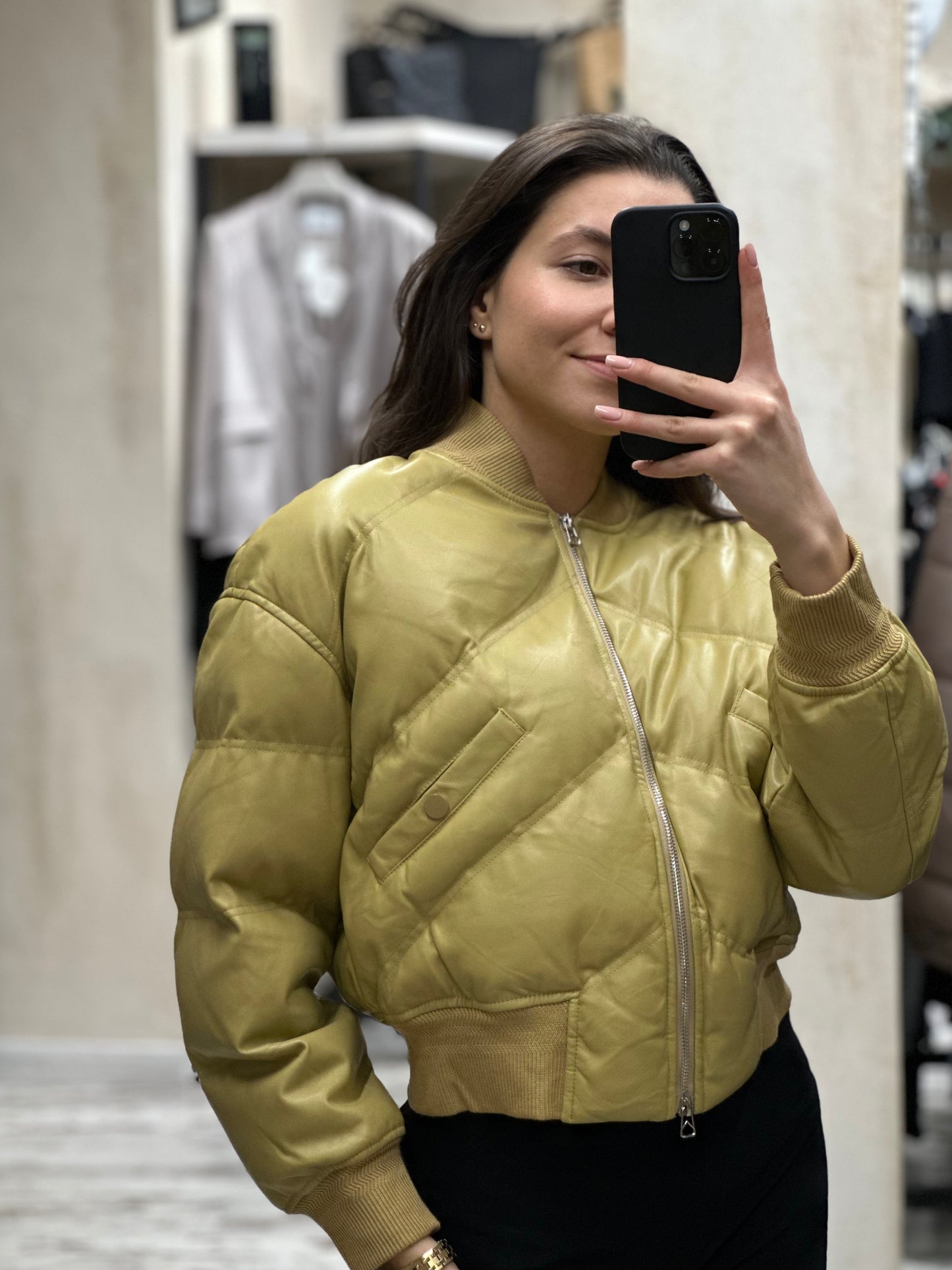 Дамско кожено бомбър яке