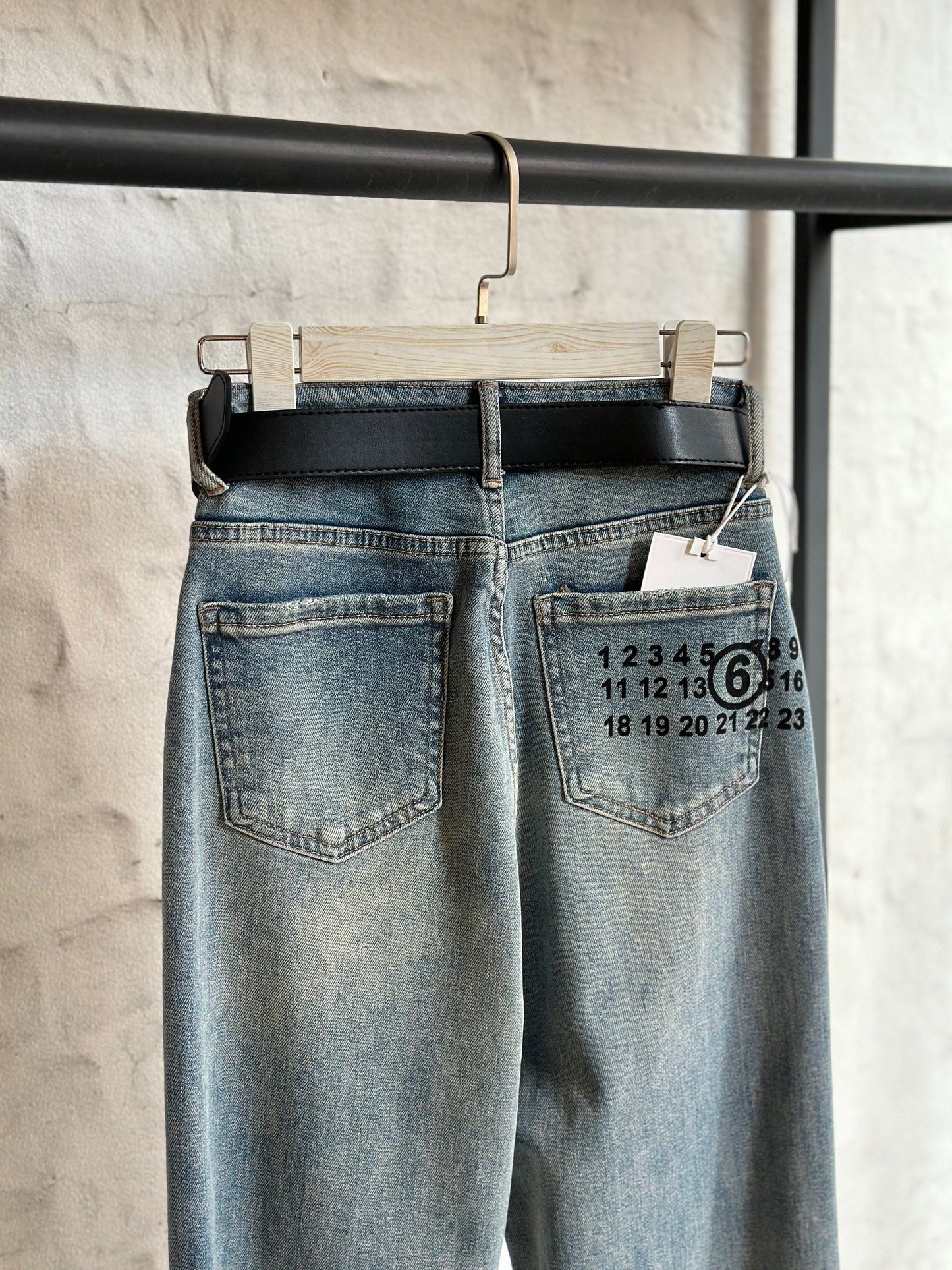 Дамски дънки с колан