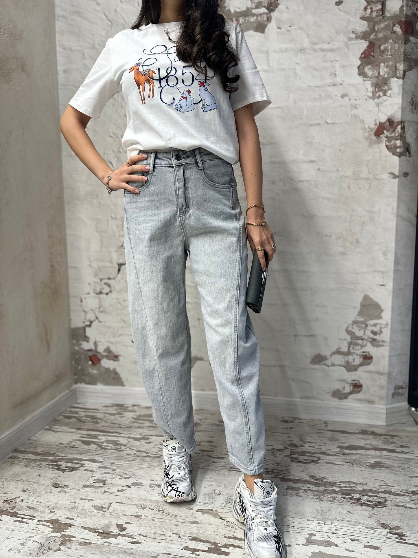 Дамски дънки с висока талия в светъл деним