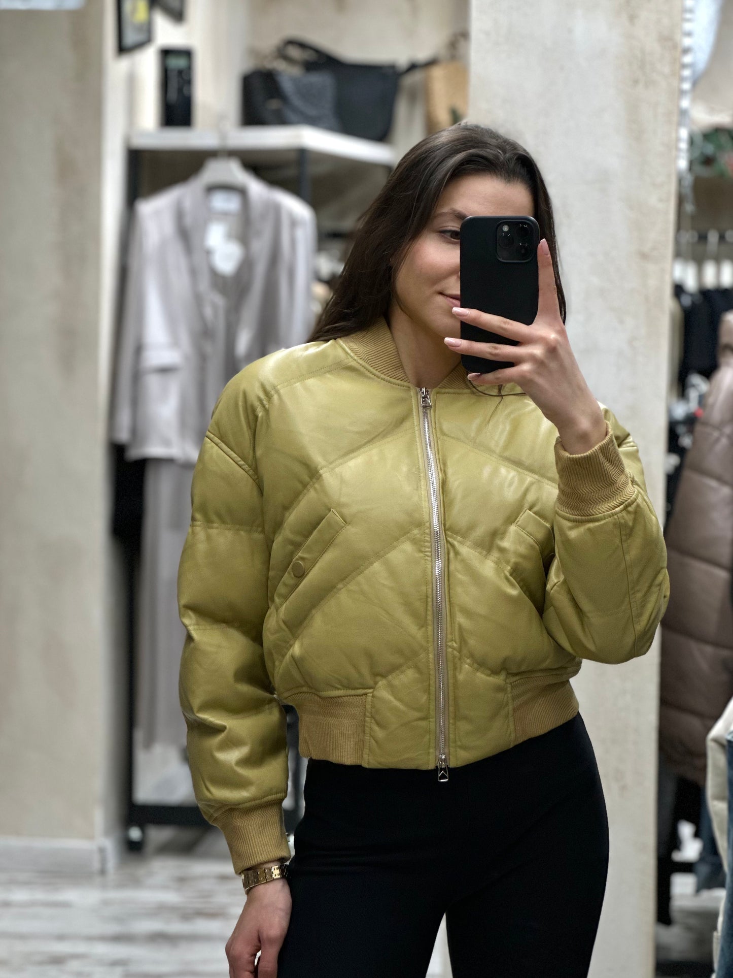 Дамско кожено бомбър яке