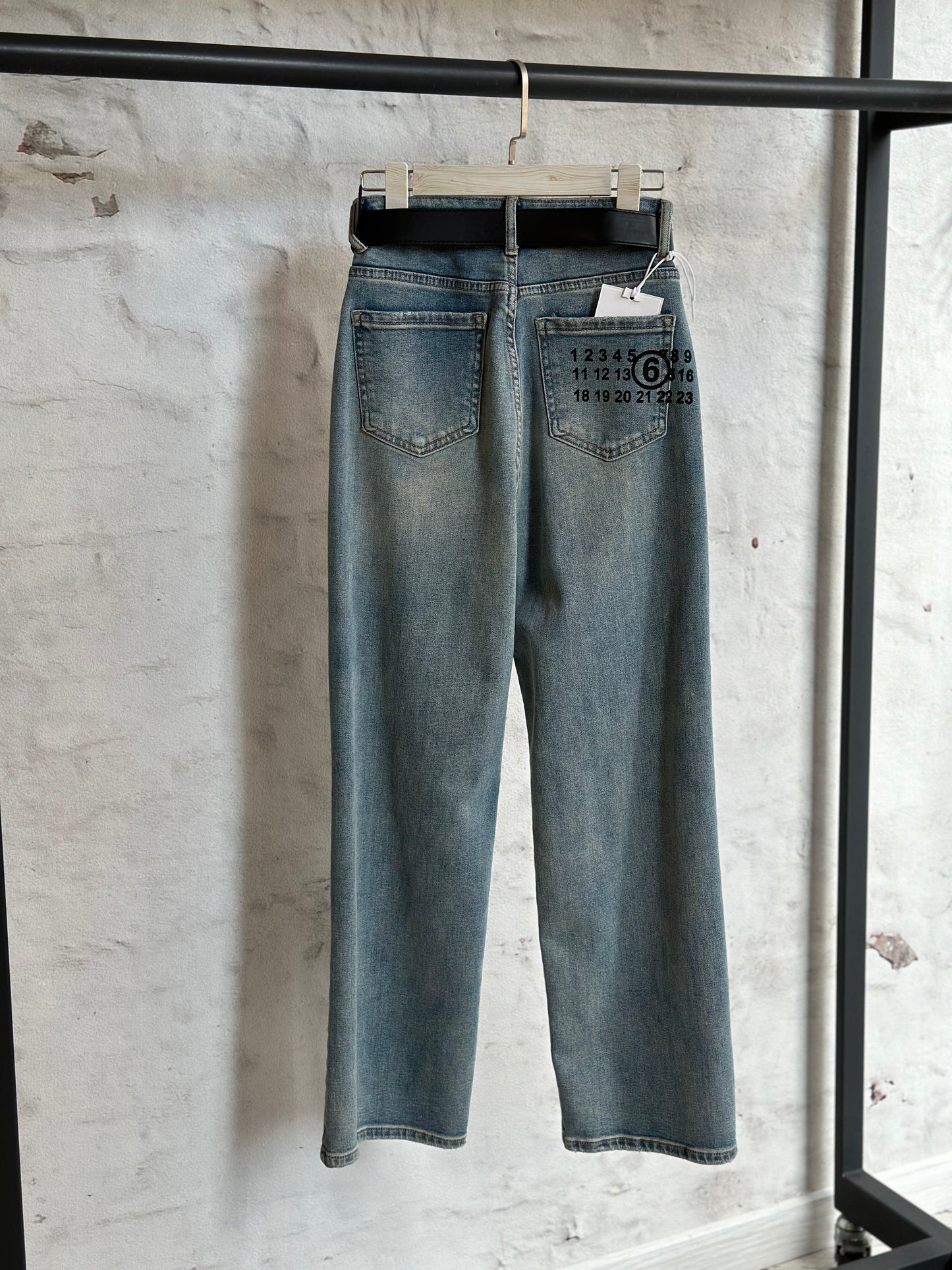 Дамски дънки с колан