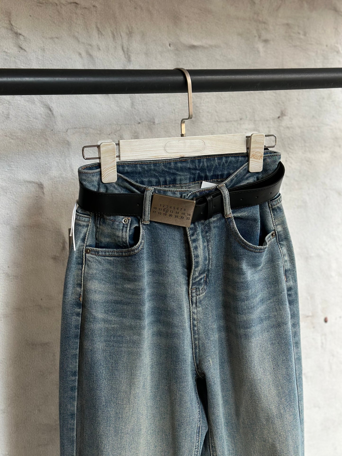 Дамски дънки с колан