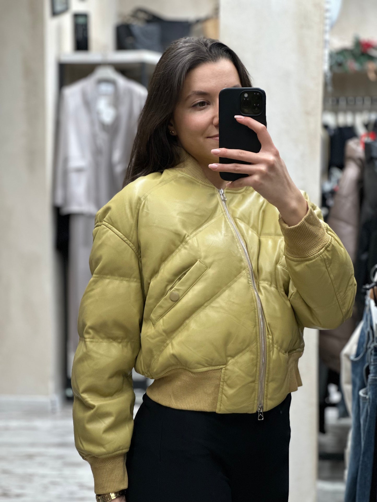 Дамско кожено бомбър яке