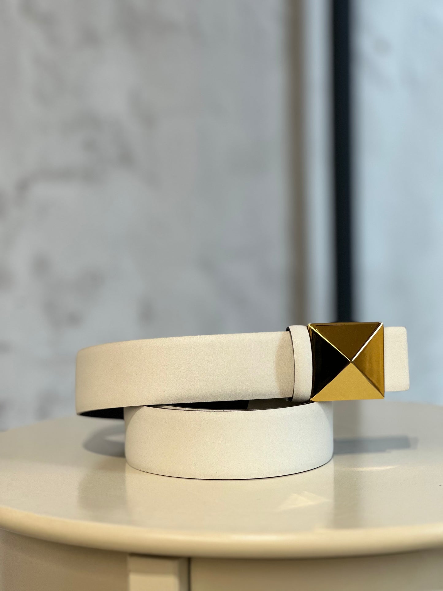 Дамски бял колан от естествена кожа