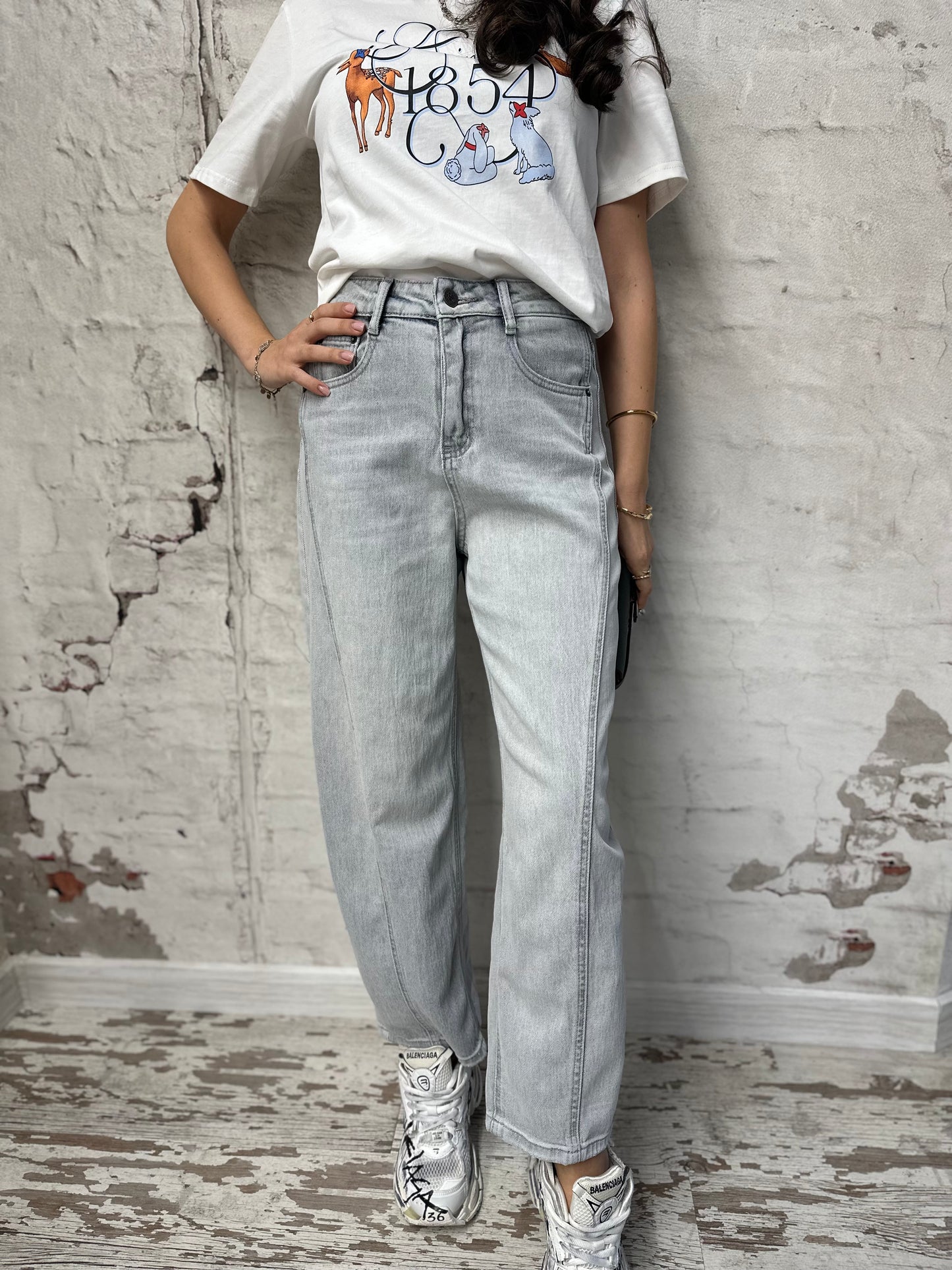 Дамски дънки с висока талия в светъл деним