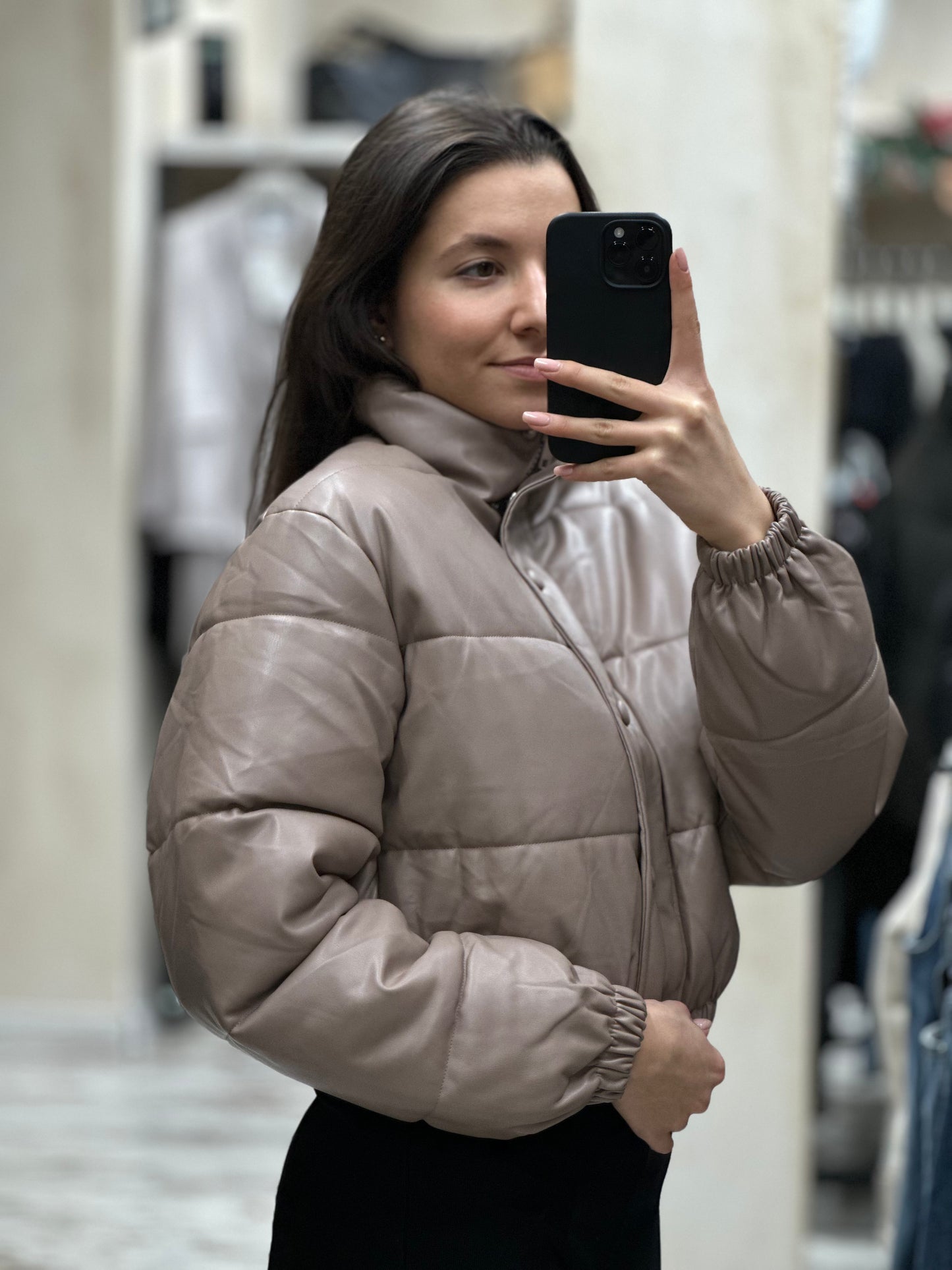 Кожено бомбър яке - бежово