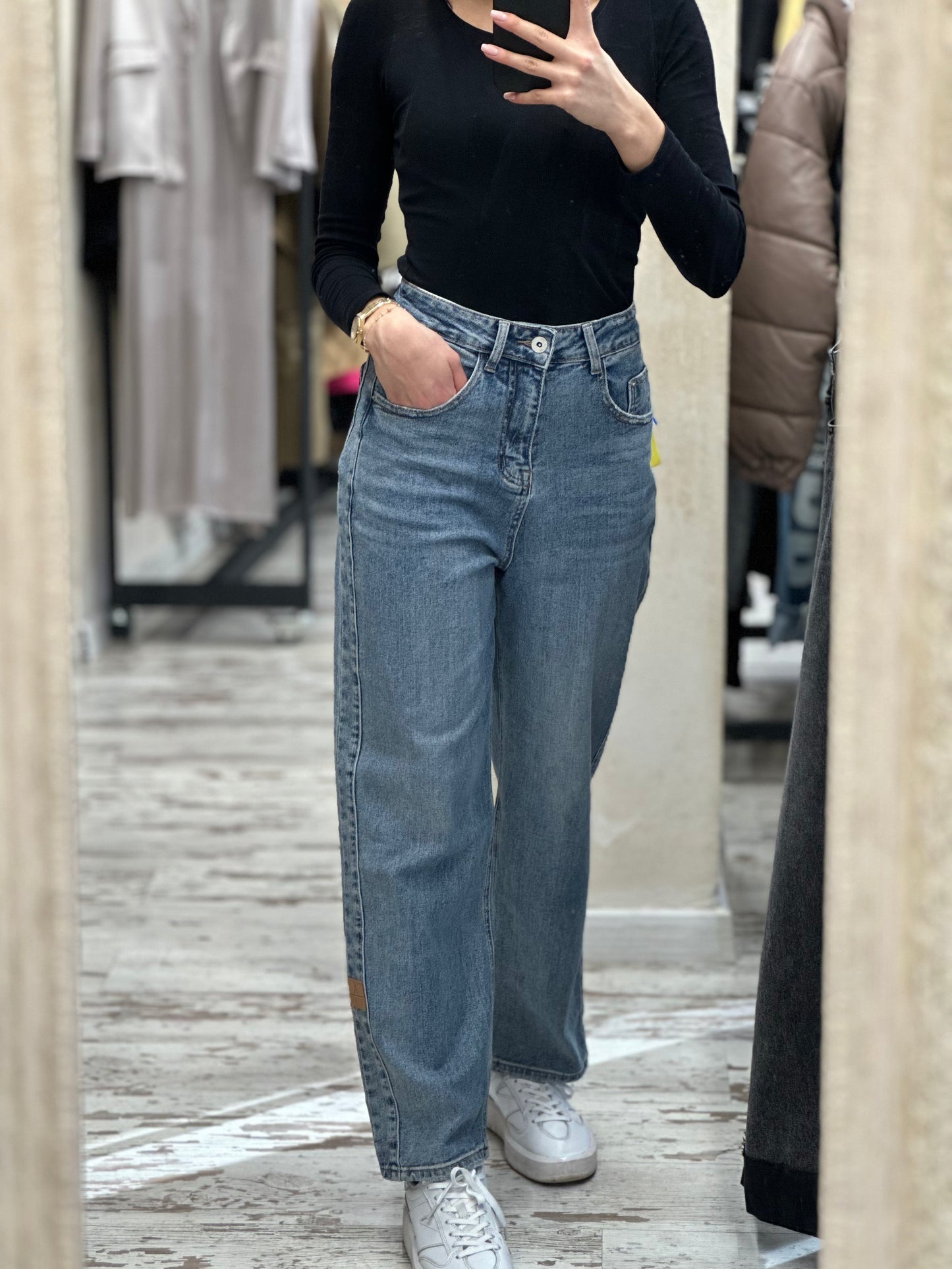 Дамски дънки с висока талия