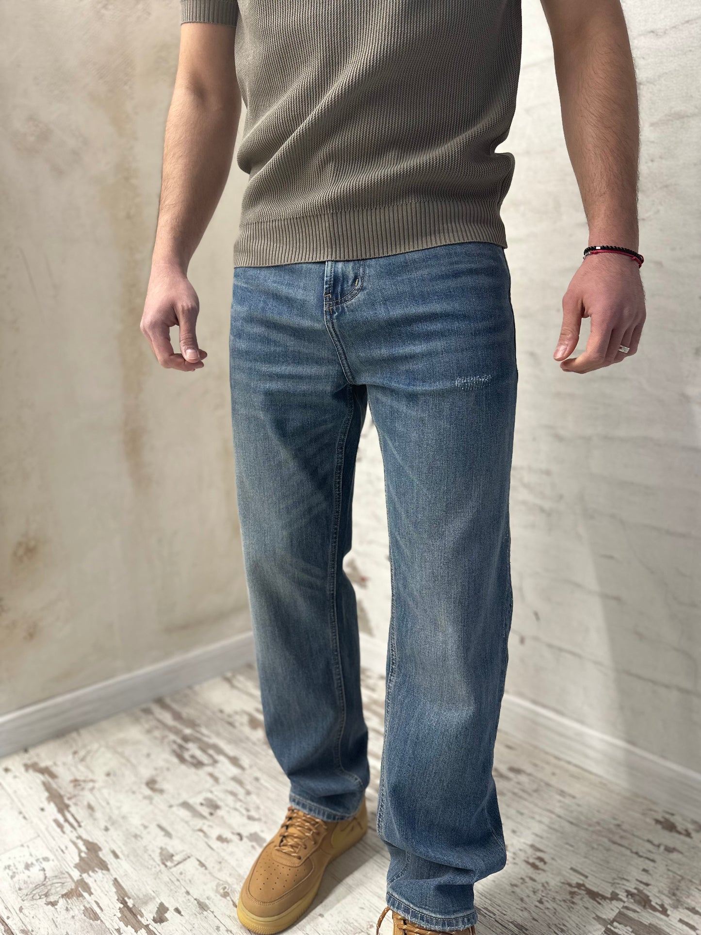 Мъжки дънки - прав модел