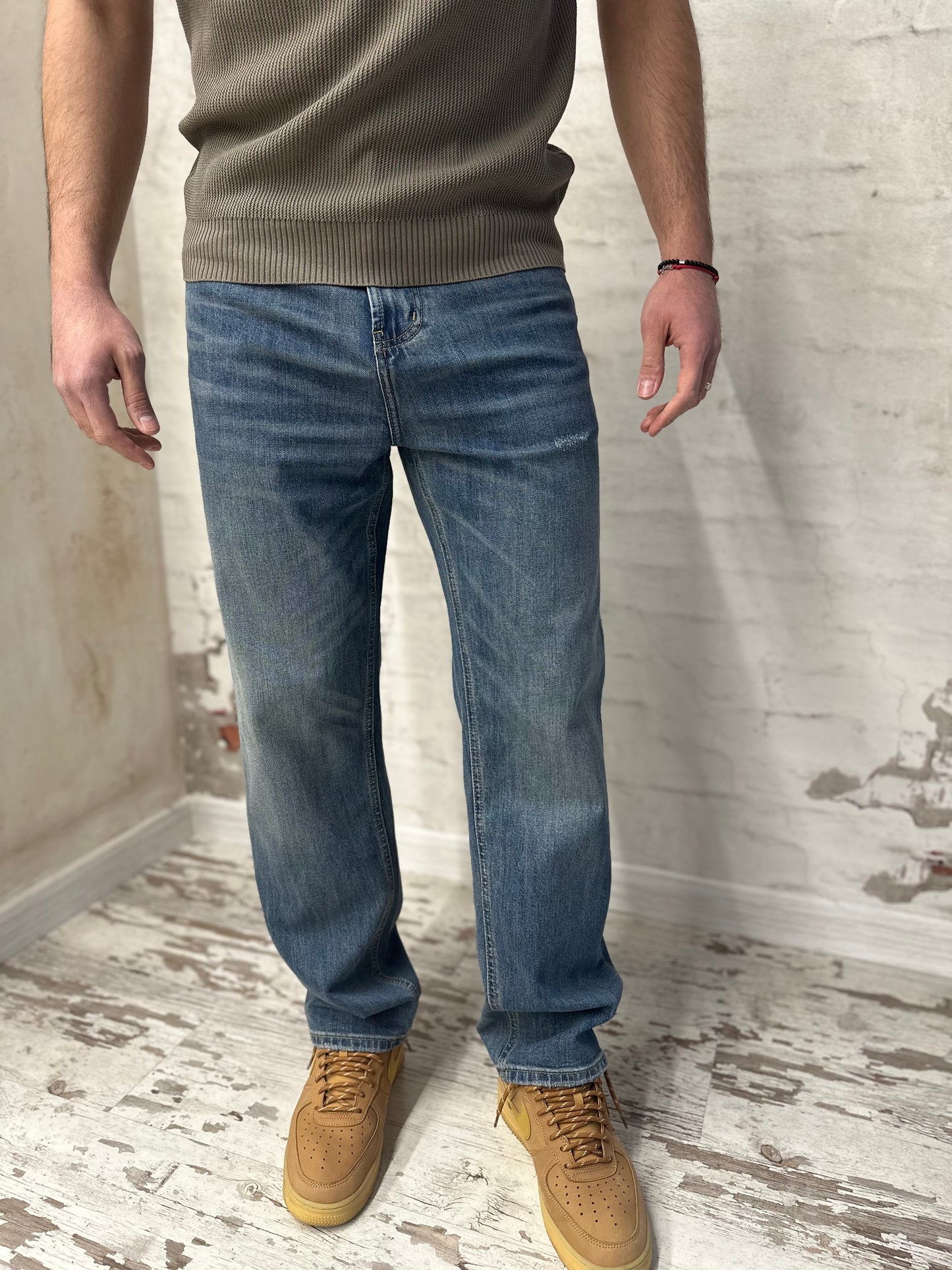 Мъжки дънки - прав модел