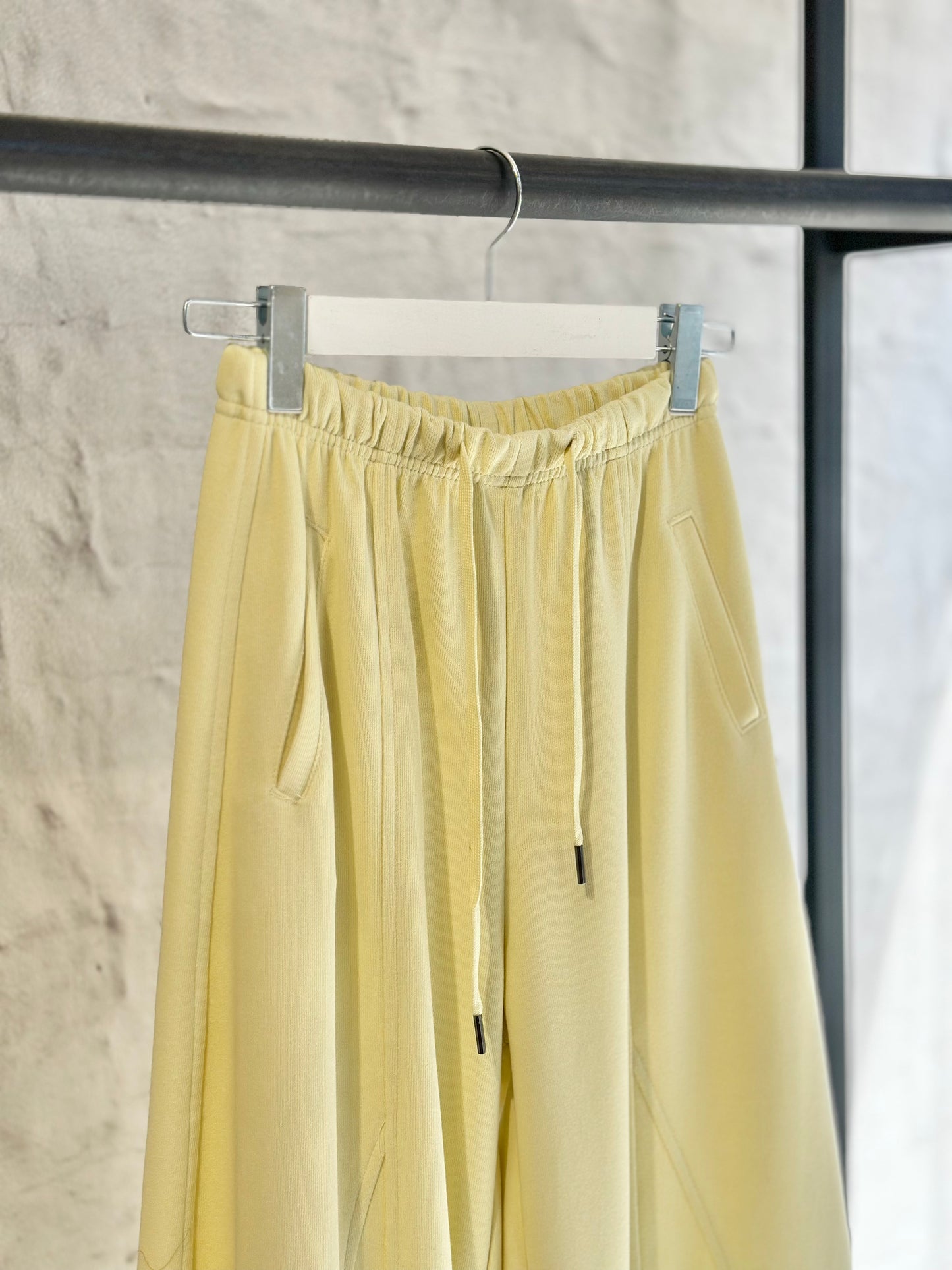 Дамско долнище Comfort Fit жълто