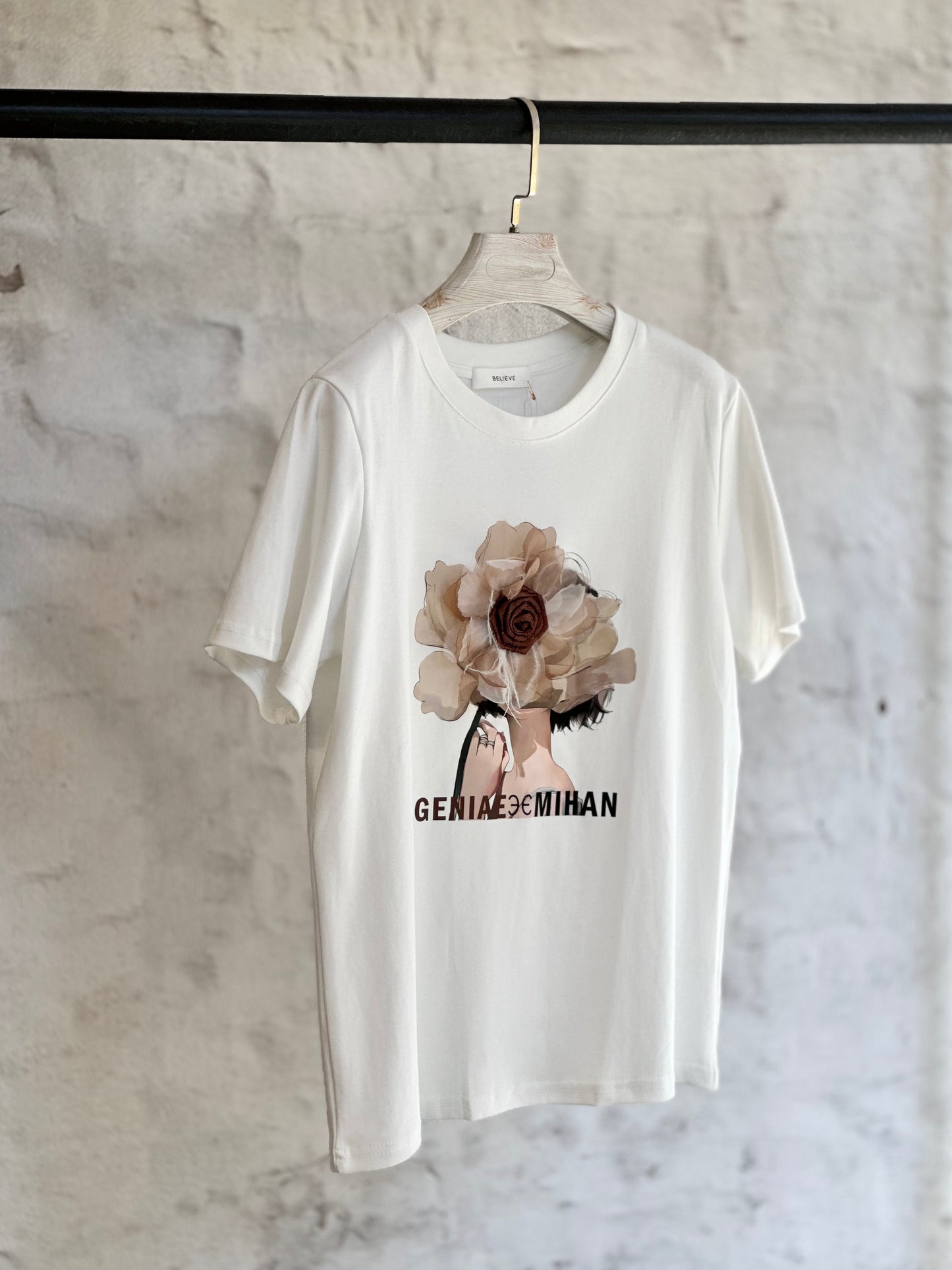 Дамска тениска Flower- бяло