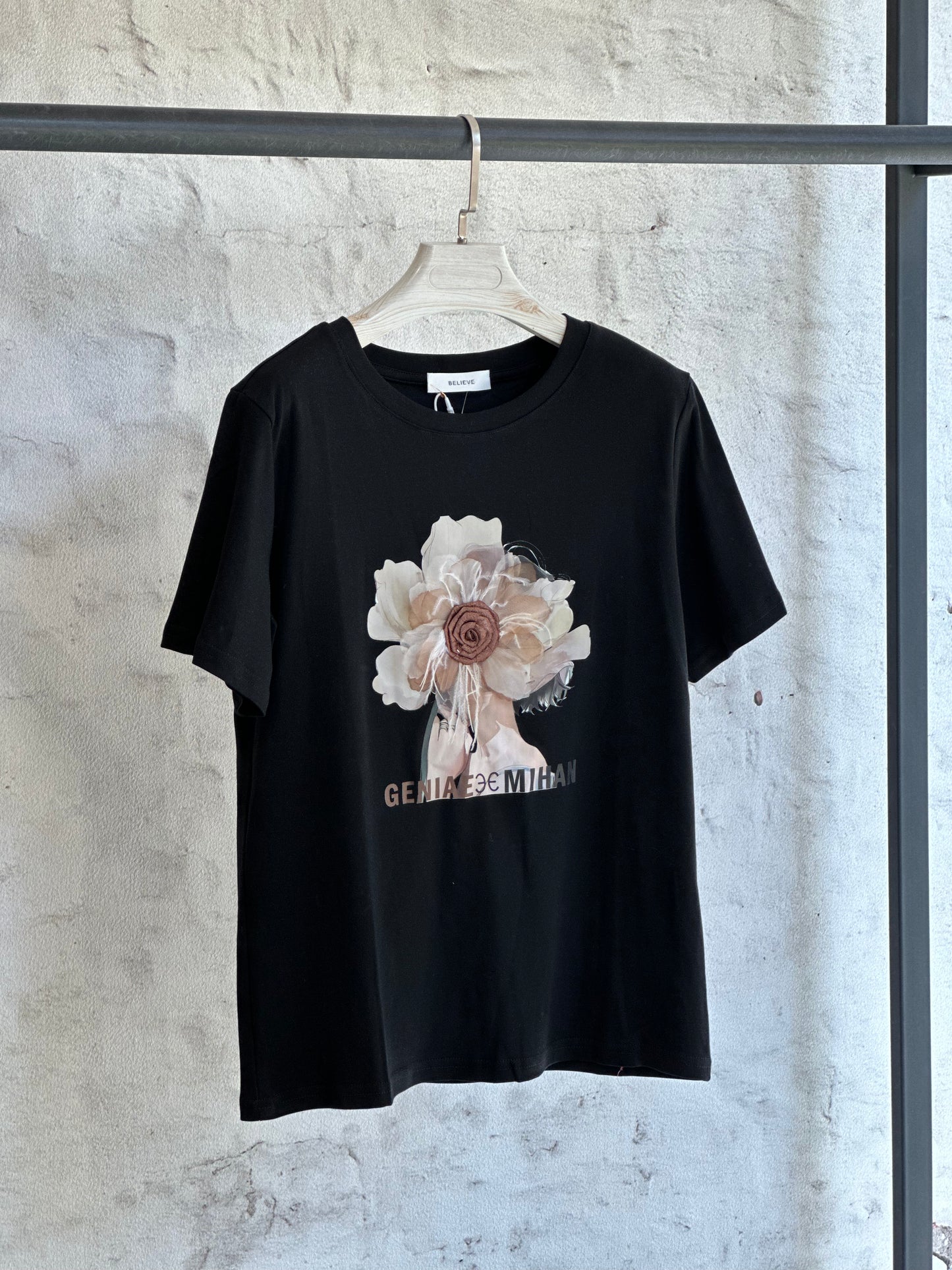 Дамска тениска Flower- бяло