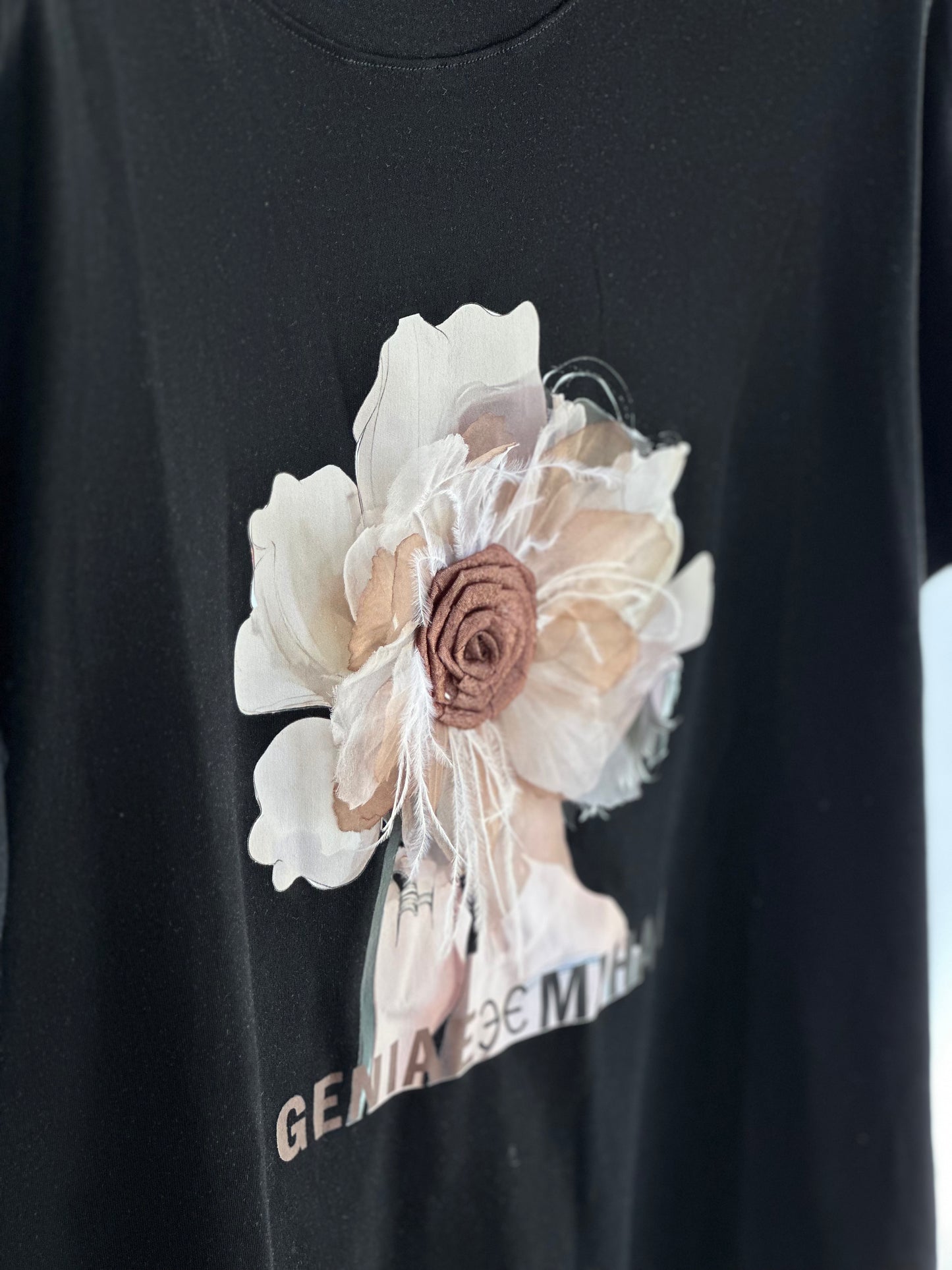 Дамска тениска Flower- черна