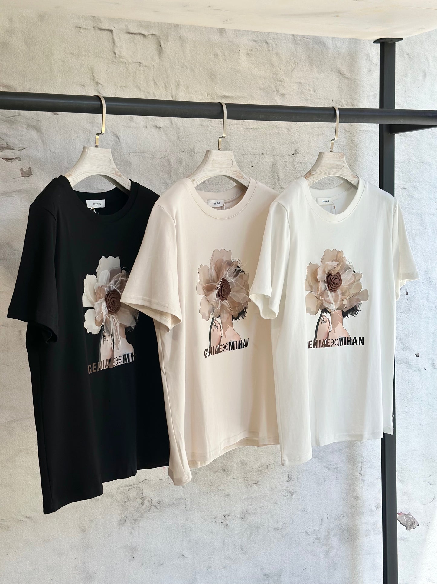 Дамска тениска Flower- черна