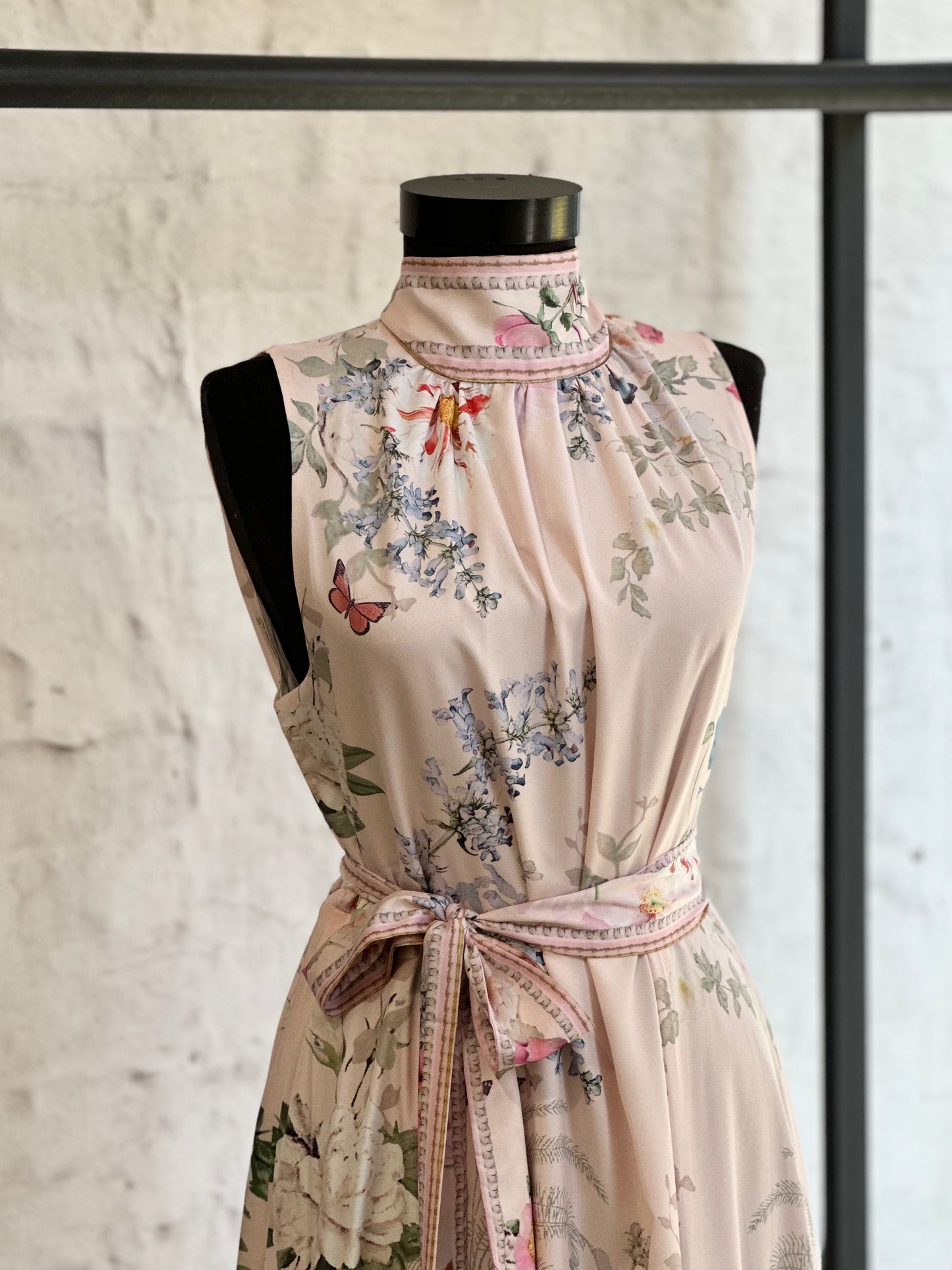 Дамска рокля