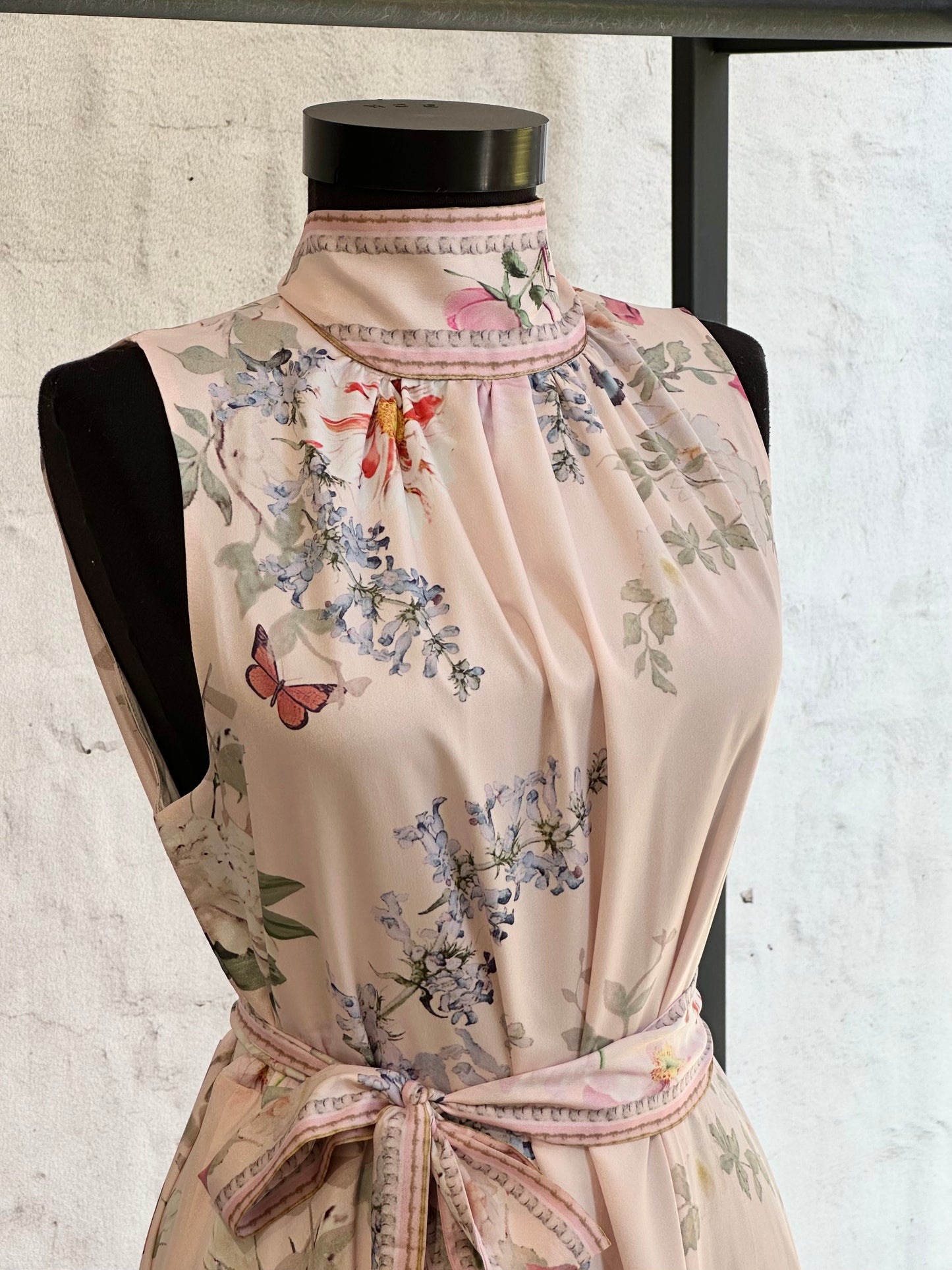 Дамска рокля