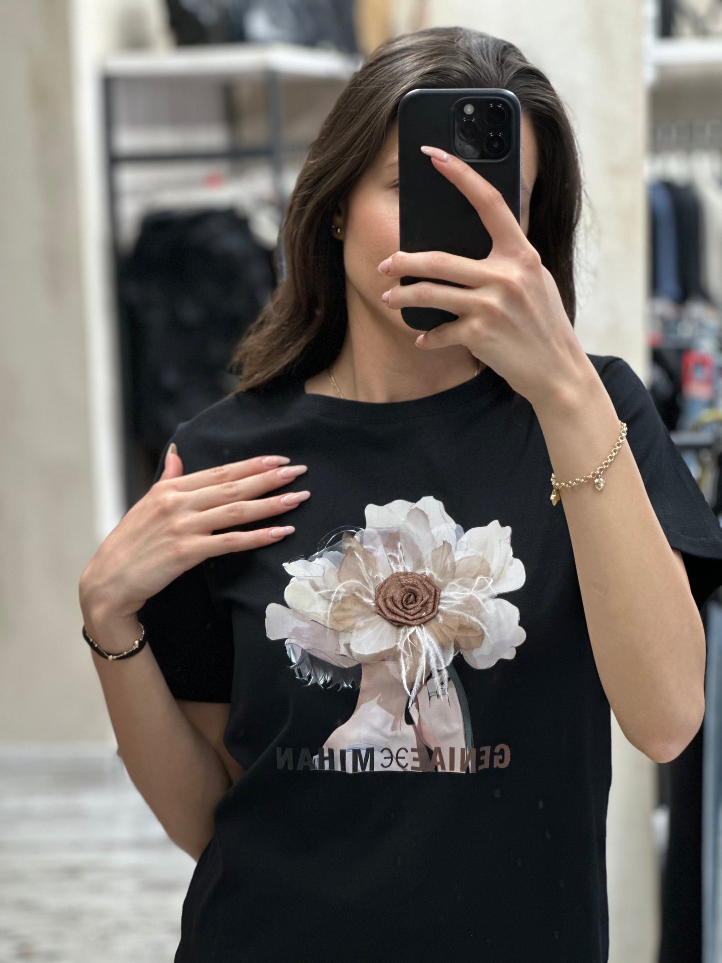 Дамска тениска Flower- черна