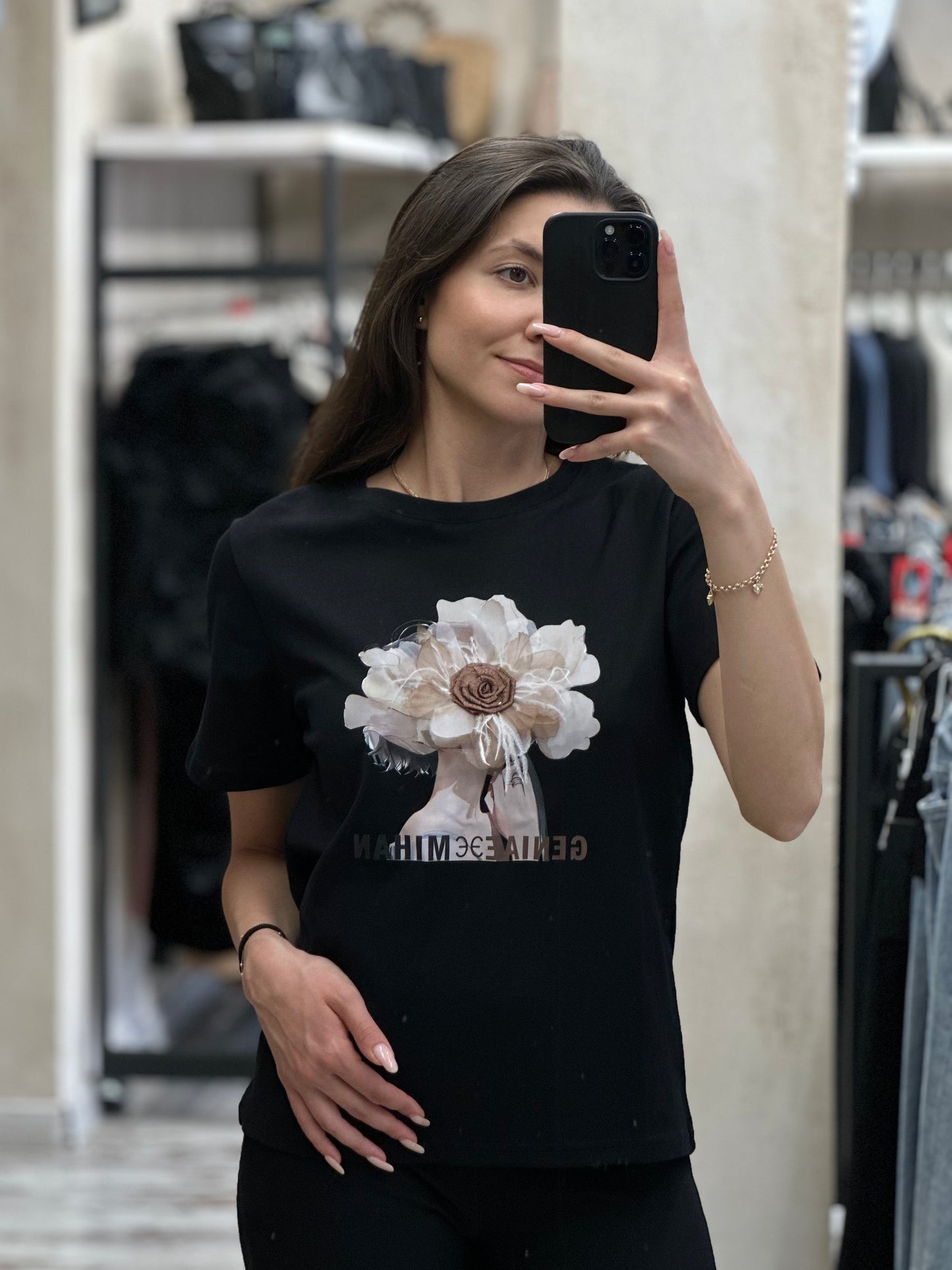 Дамска тениска Flower- черна