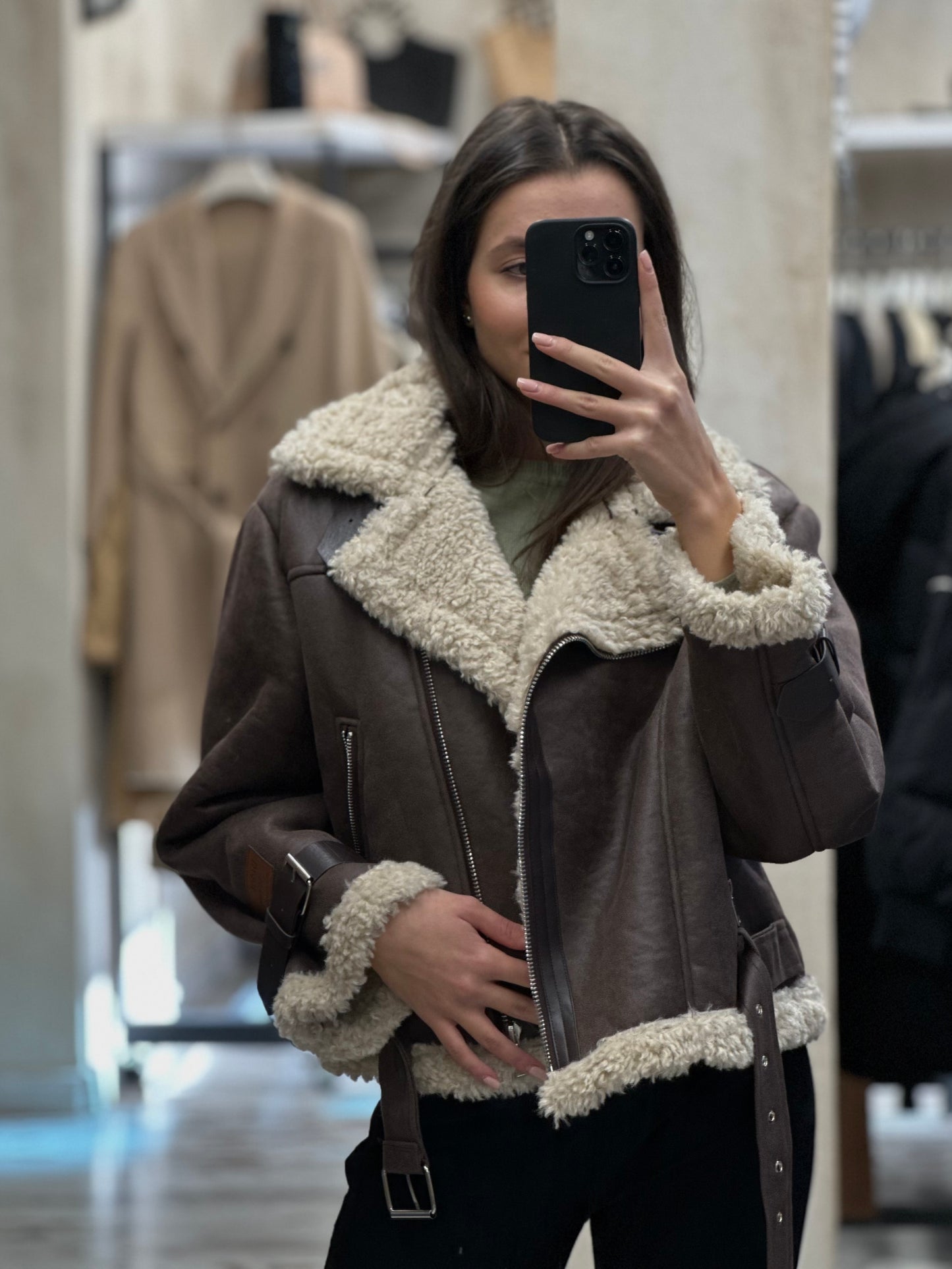 Дамско яке с мъхеста подплата