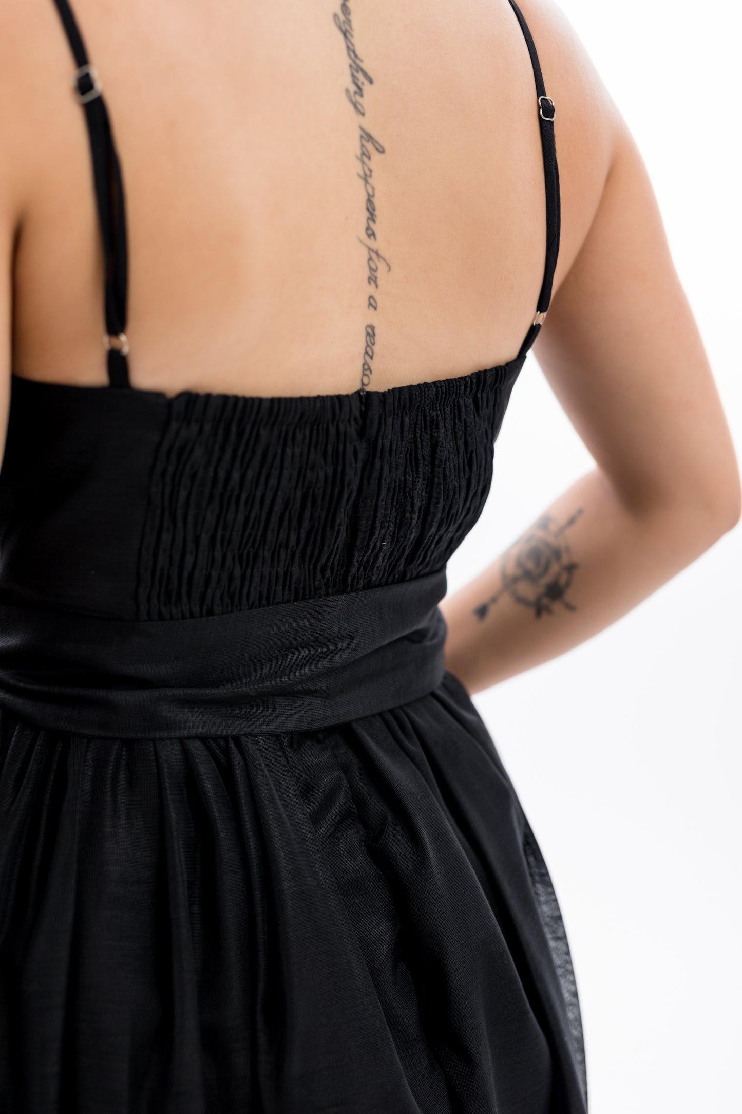 Дамска рокля с тънки презрамки