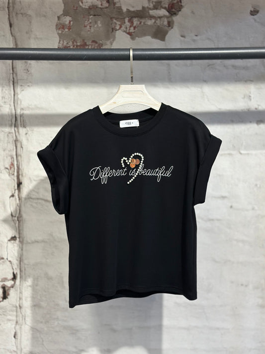 Дамска тениска Different-черна