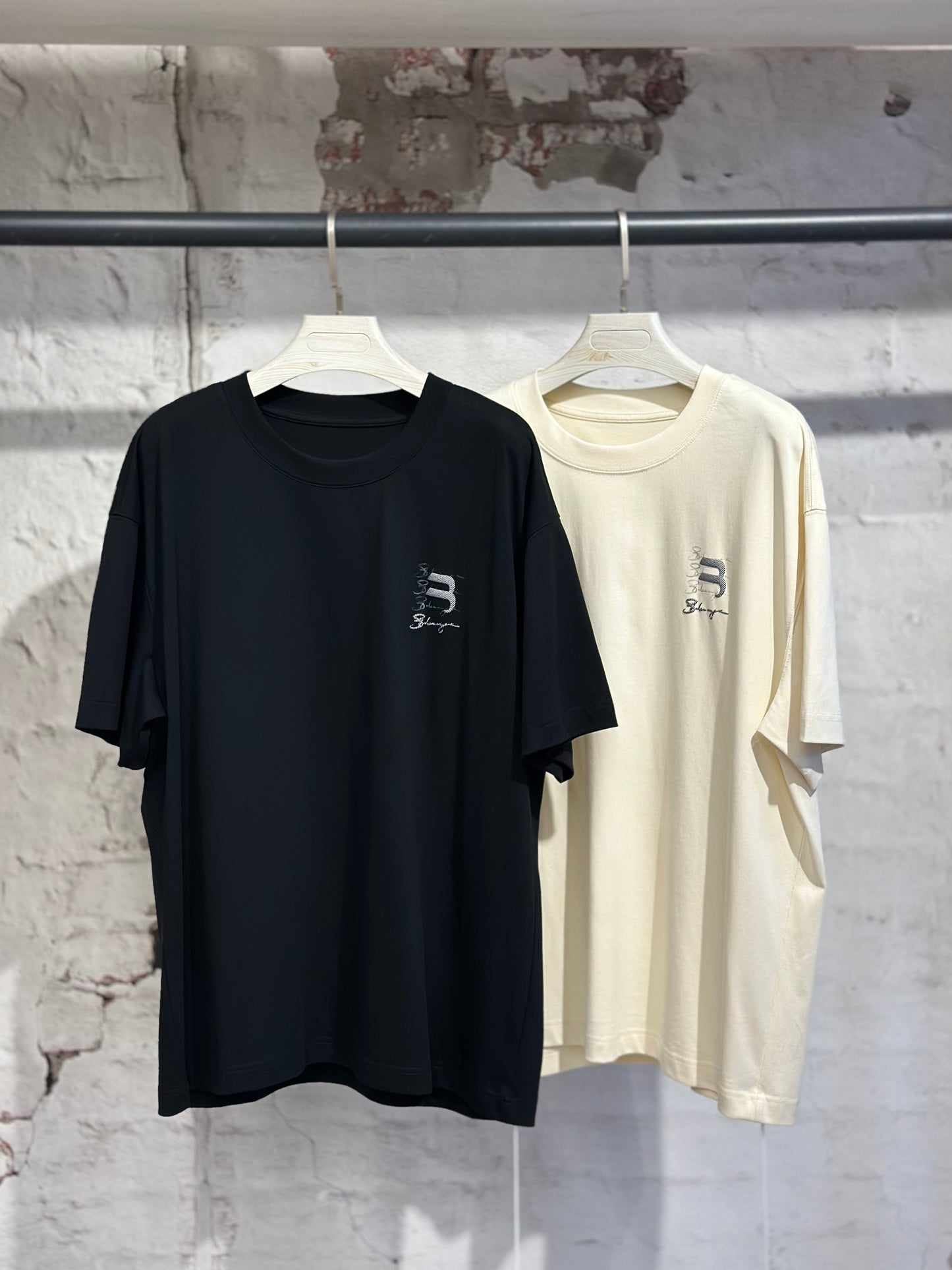 Дамска тениска B-черна