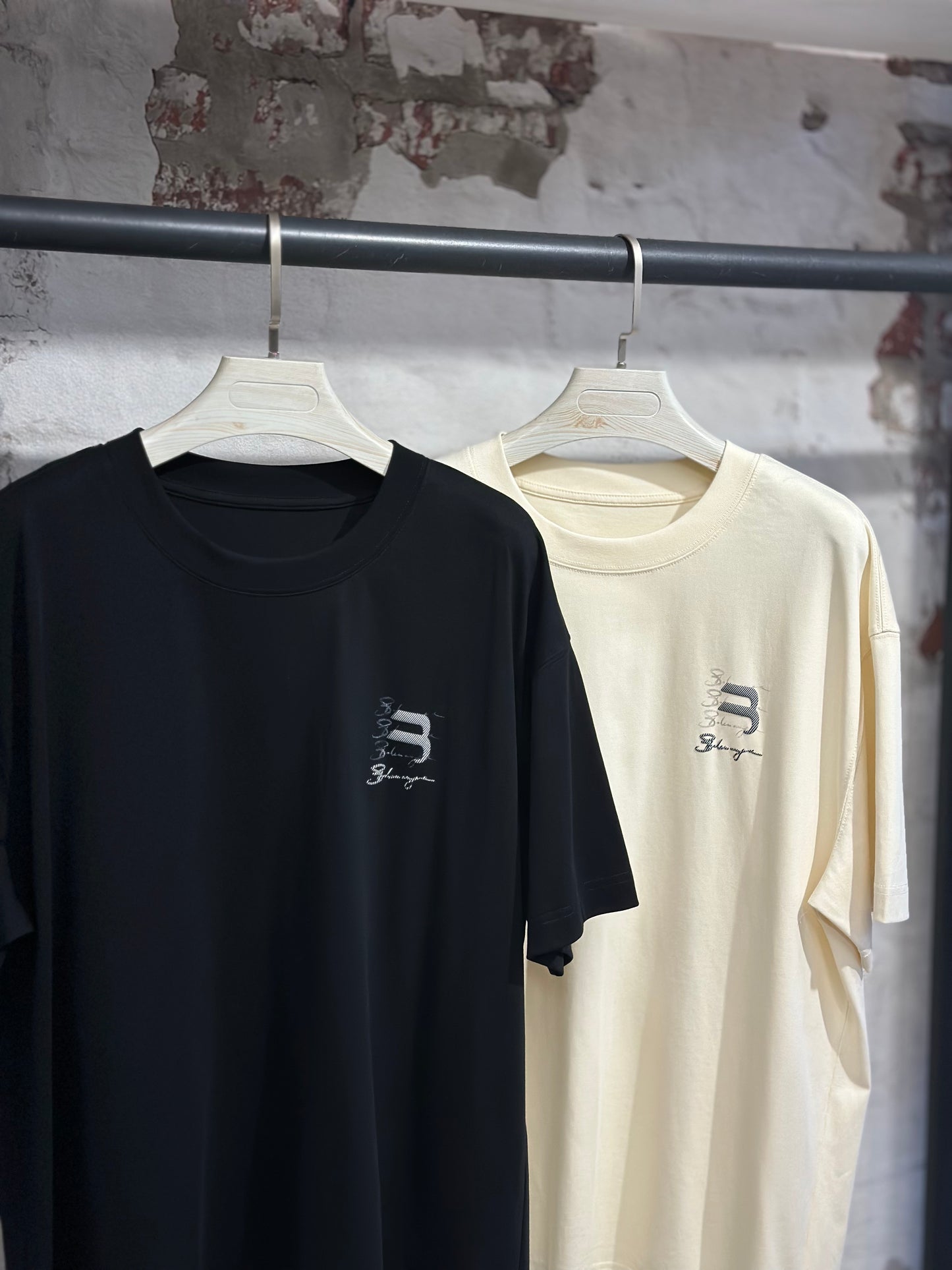 Дамска тениска B-черна