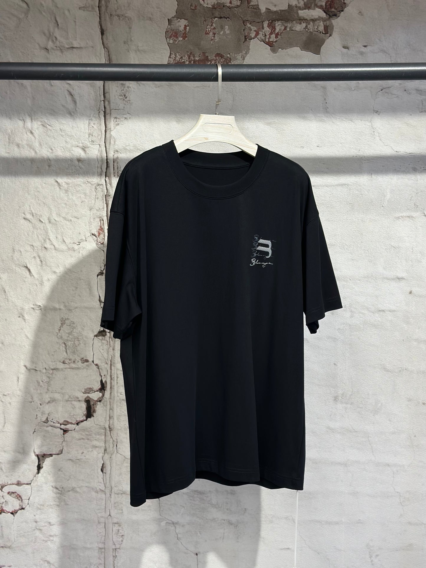 Дамска тениска B-черна