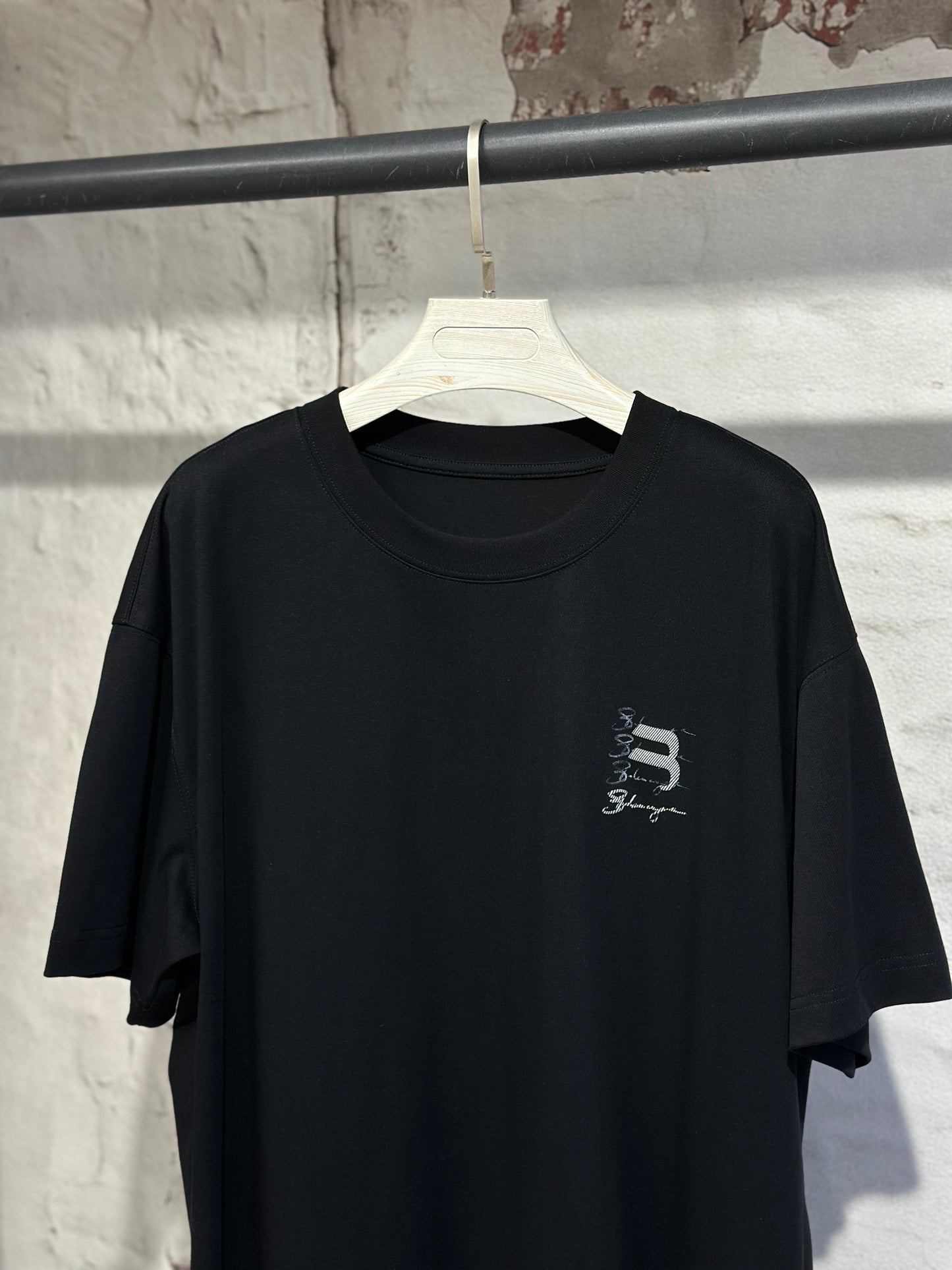 Дамска тениска B-черна