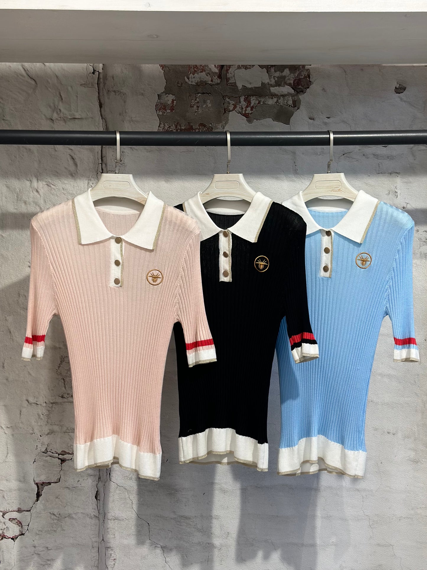 Дамска блуза тънко плетиво с якичка-синя