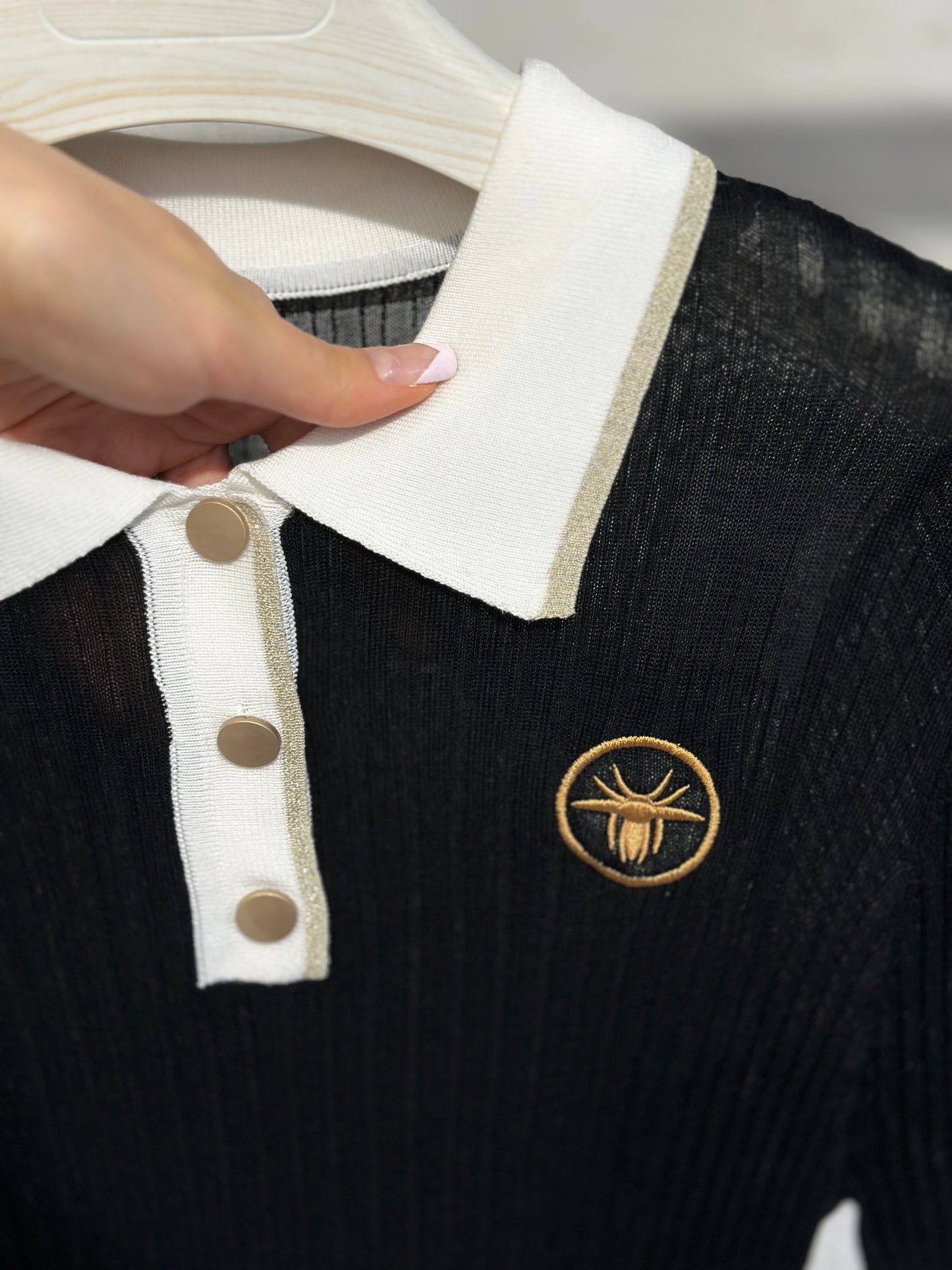 Дамска блуза тънко плетиво с якичка-черна