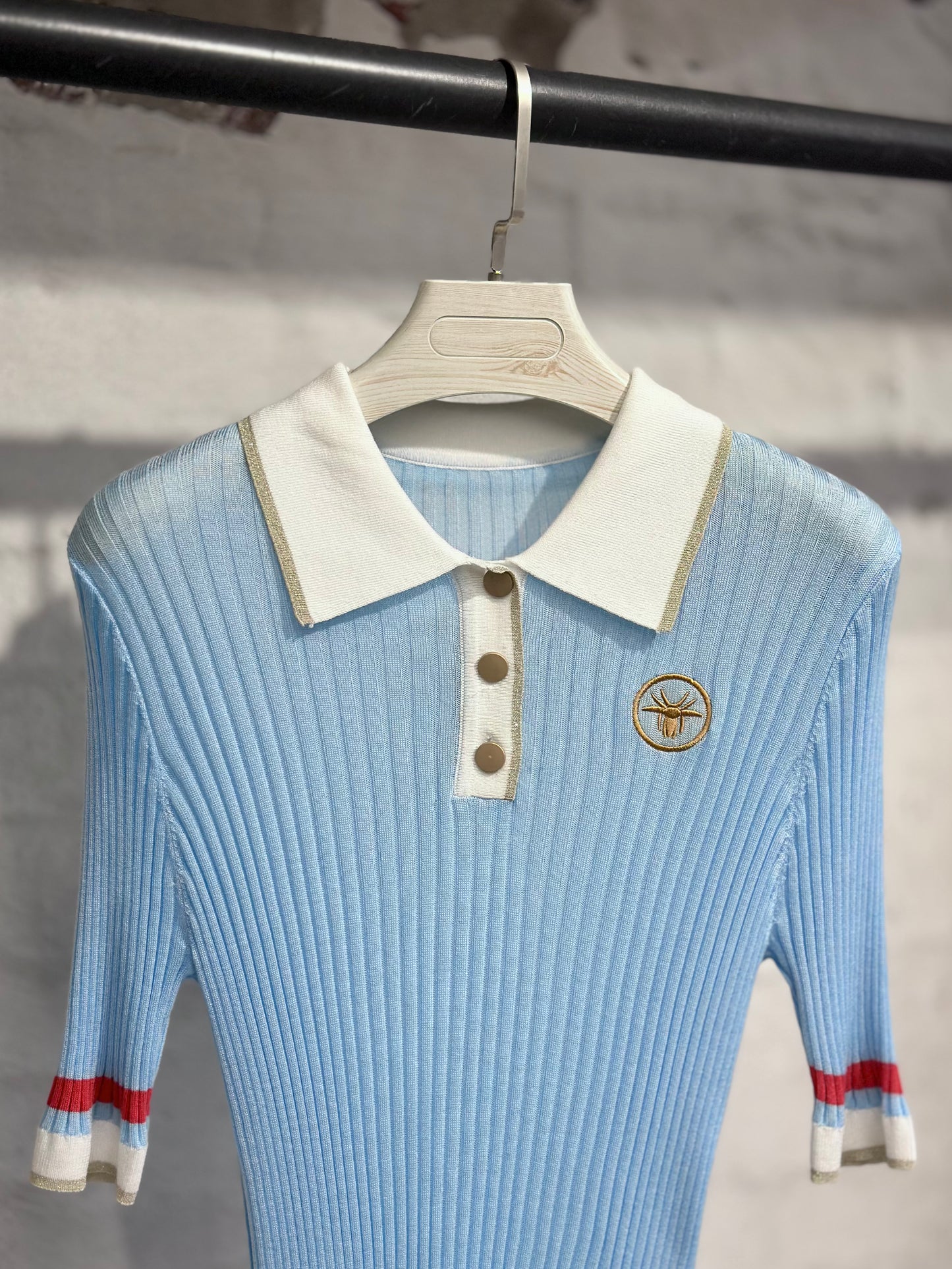 Дамска блуза тънко плетиво с якичка-синя